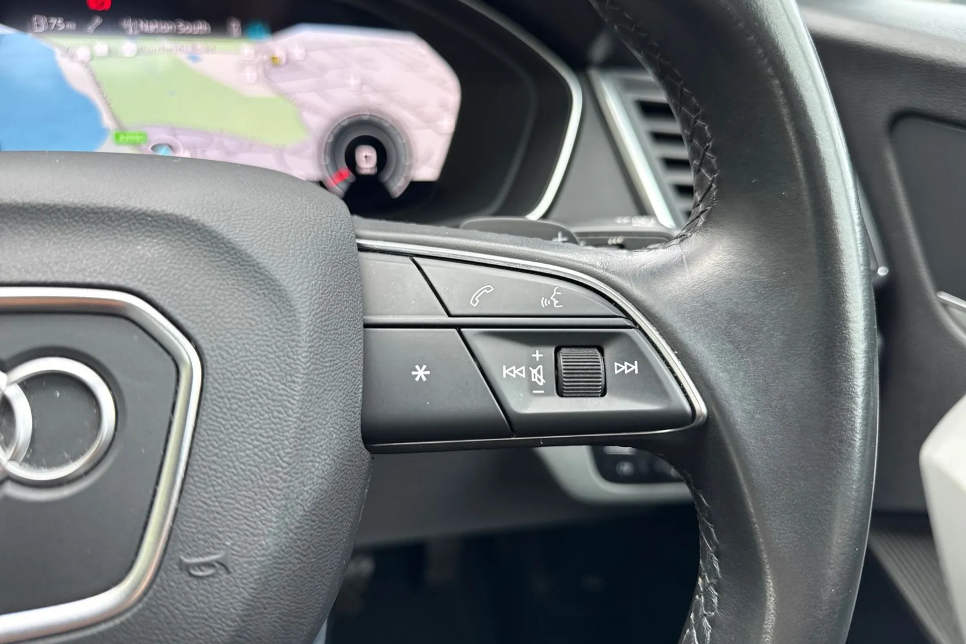Audi Q5 thumbnail image number 44