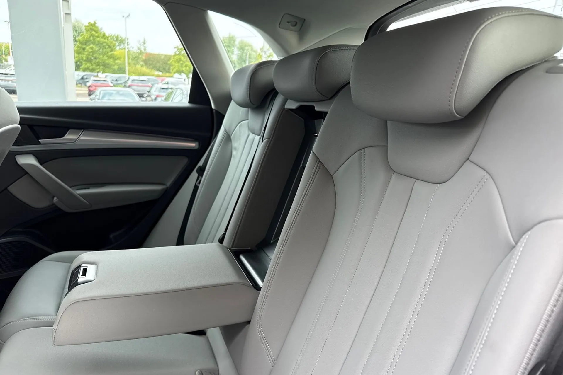 Audi Q5 thumbnail image number 31