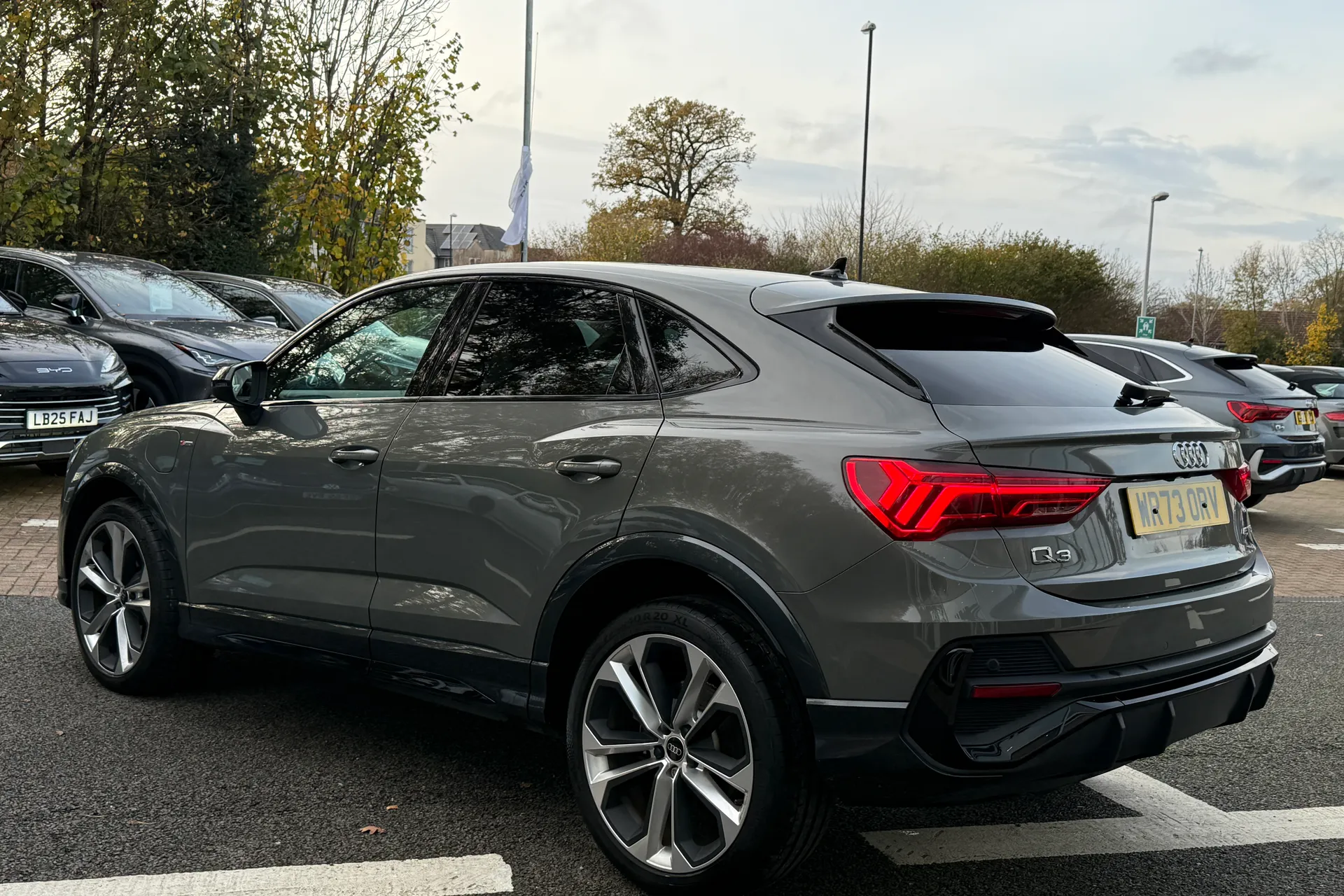 Audi Q3 thumbnail image number 43