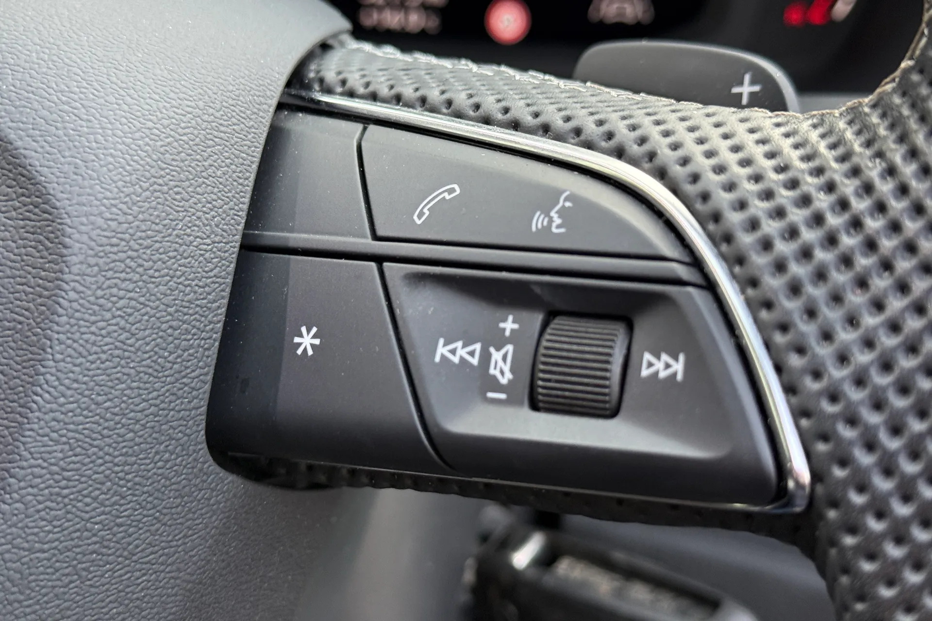 Audi Q3 thumbnail image number 21