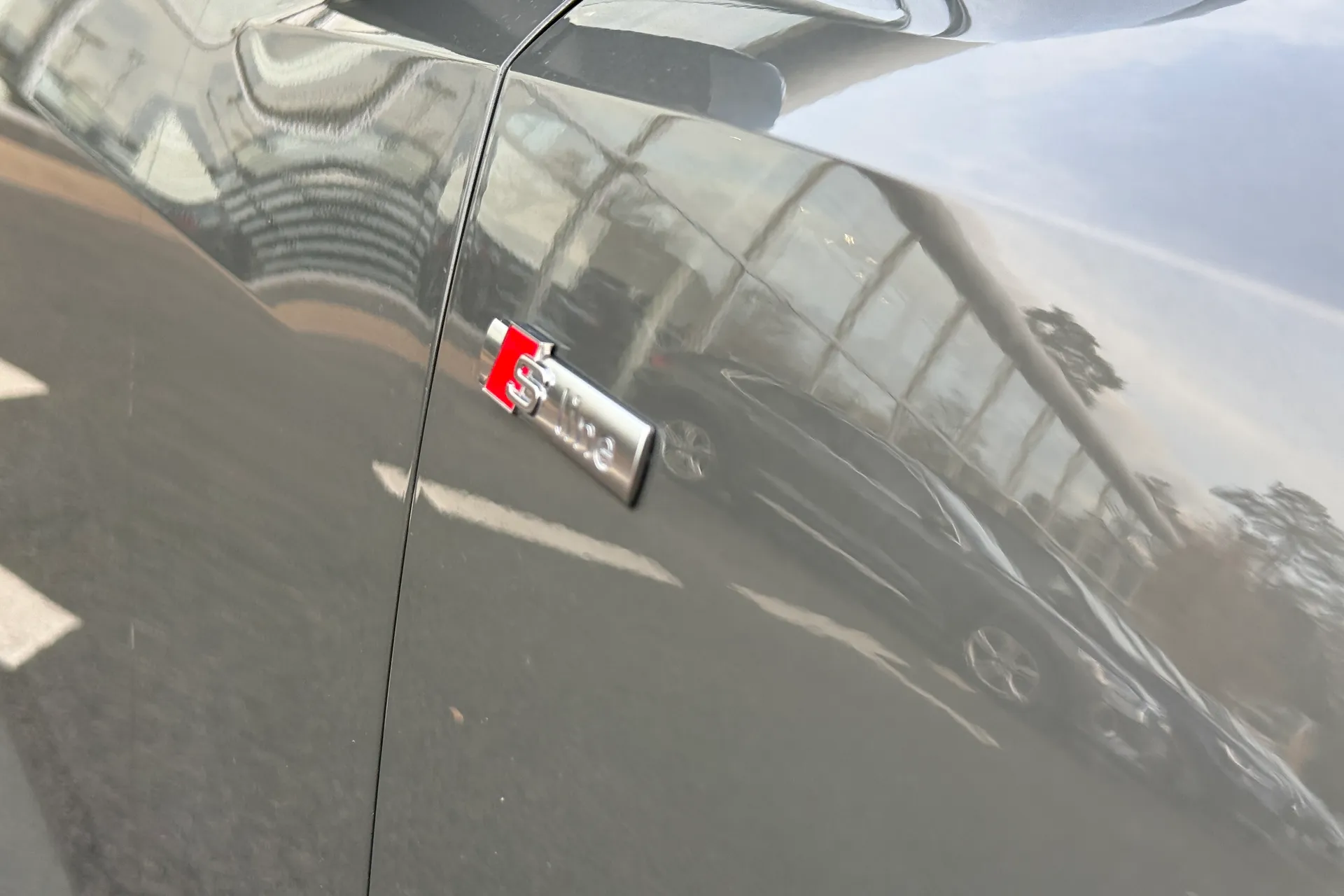 Audi Q3 thumbnail image number 7