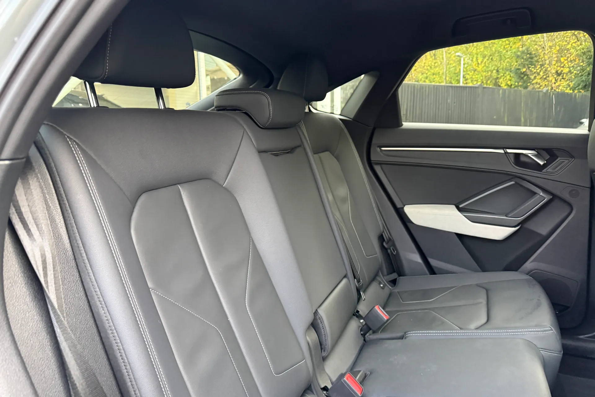 Audi Q3 thumbnail image number 26