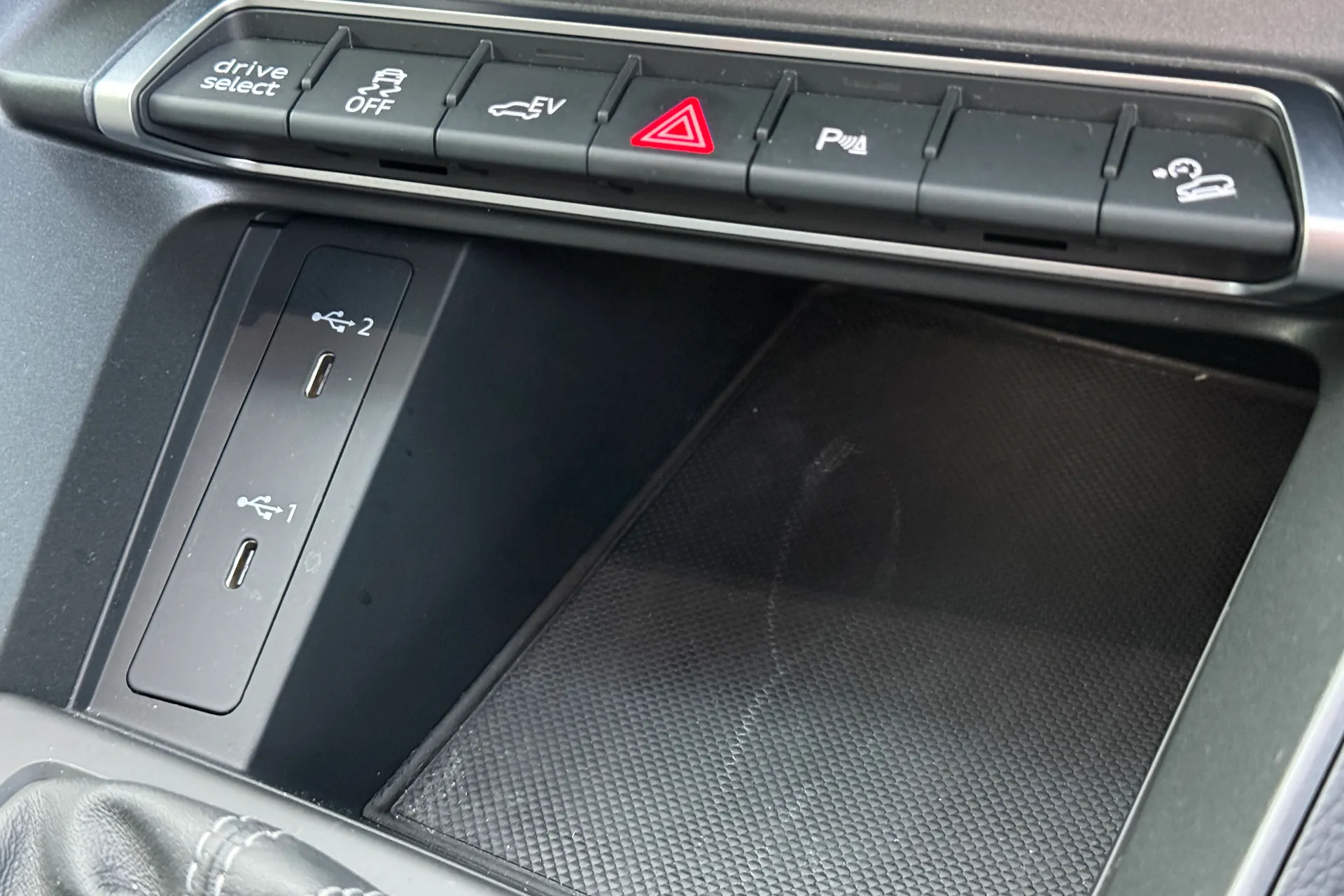 Audi Q3 thumbnail image number 12