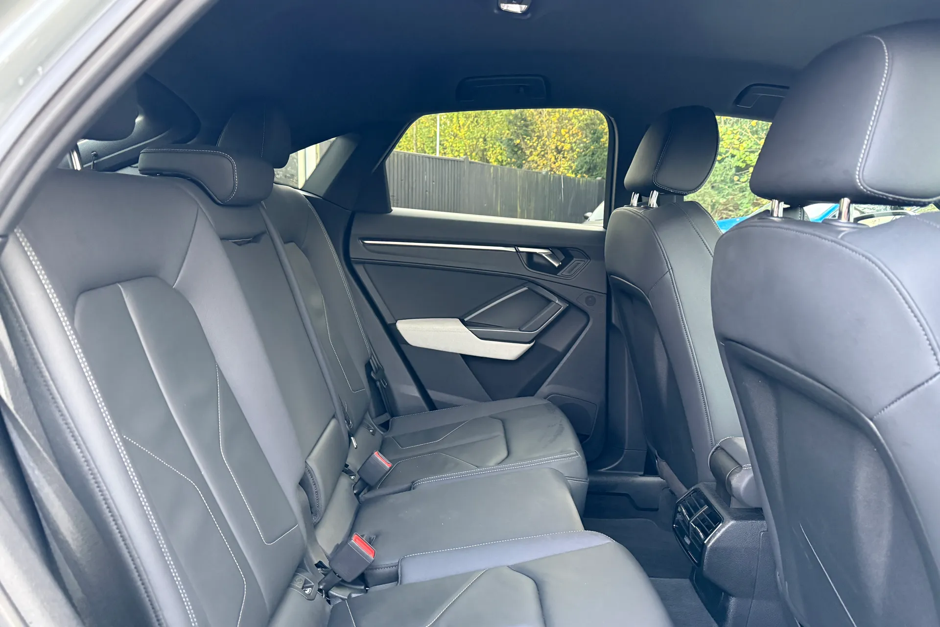 Audi Q3 thumbnail image number 27