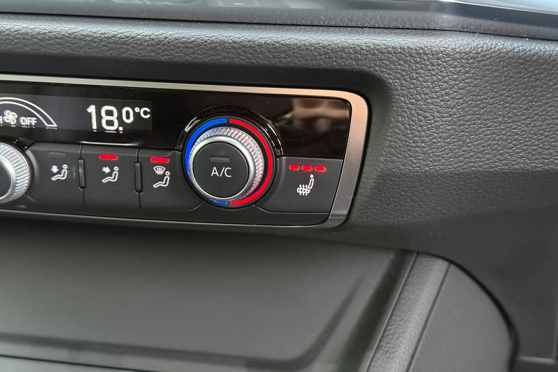 Audi Q3 thumbnail image number 11