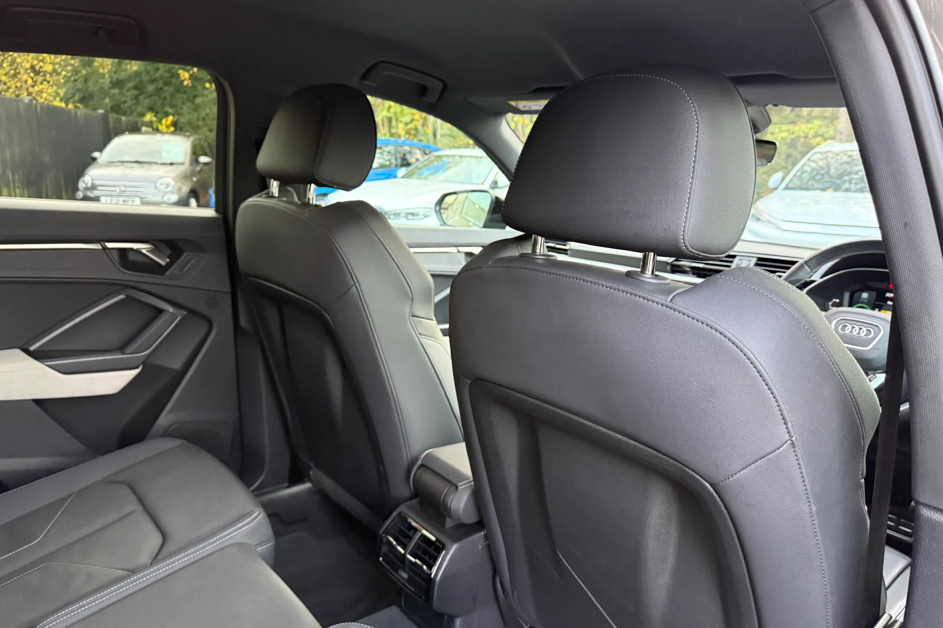 Audi Q3 thumbnail image number 28