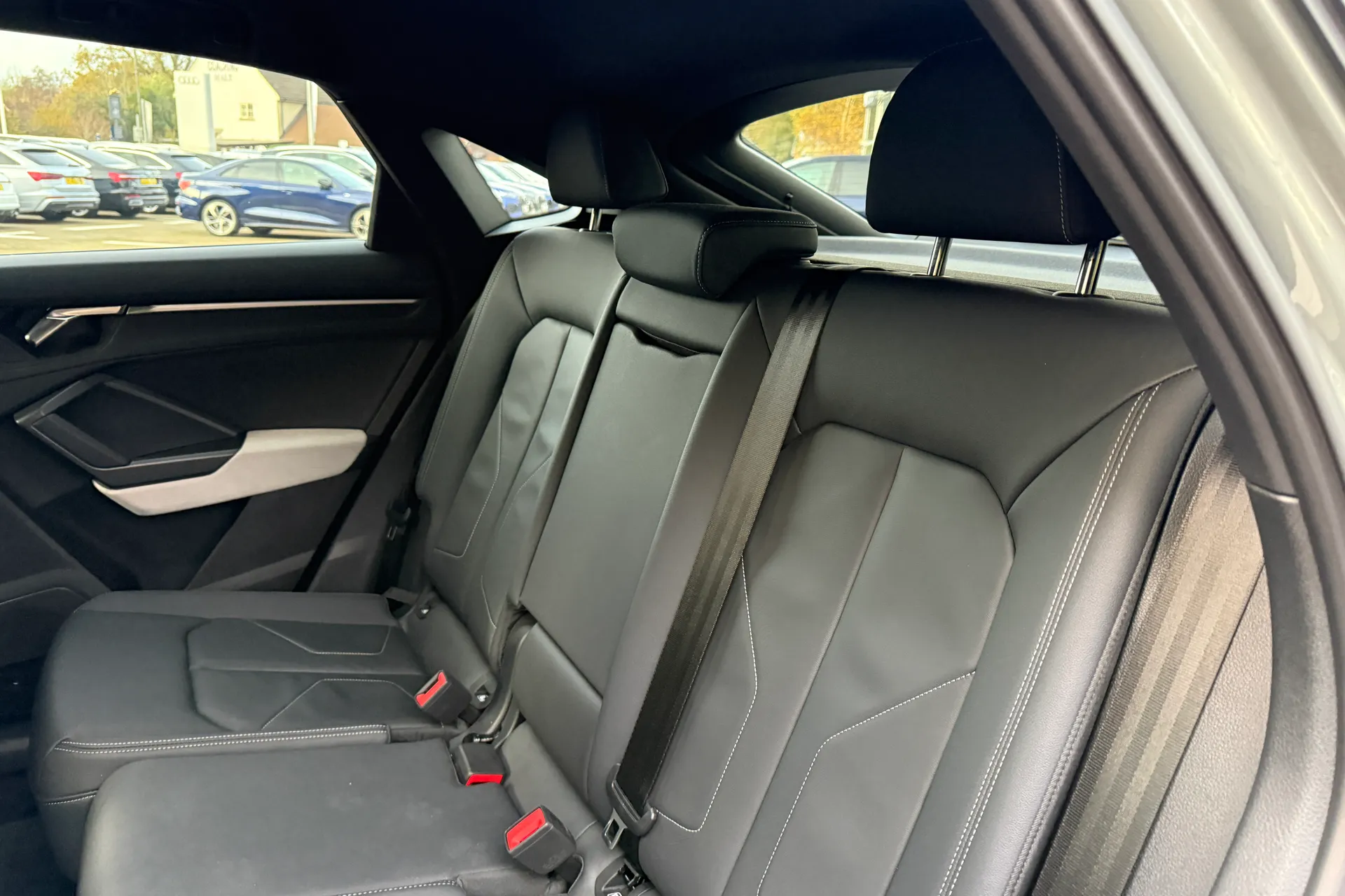 Audi Q3 thumbnail image number 46