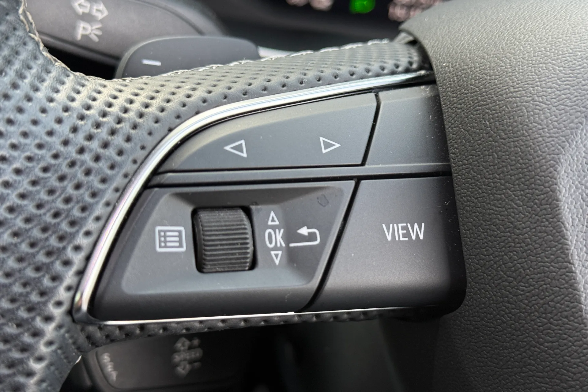 Audi Q3 thumbnail image number 20