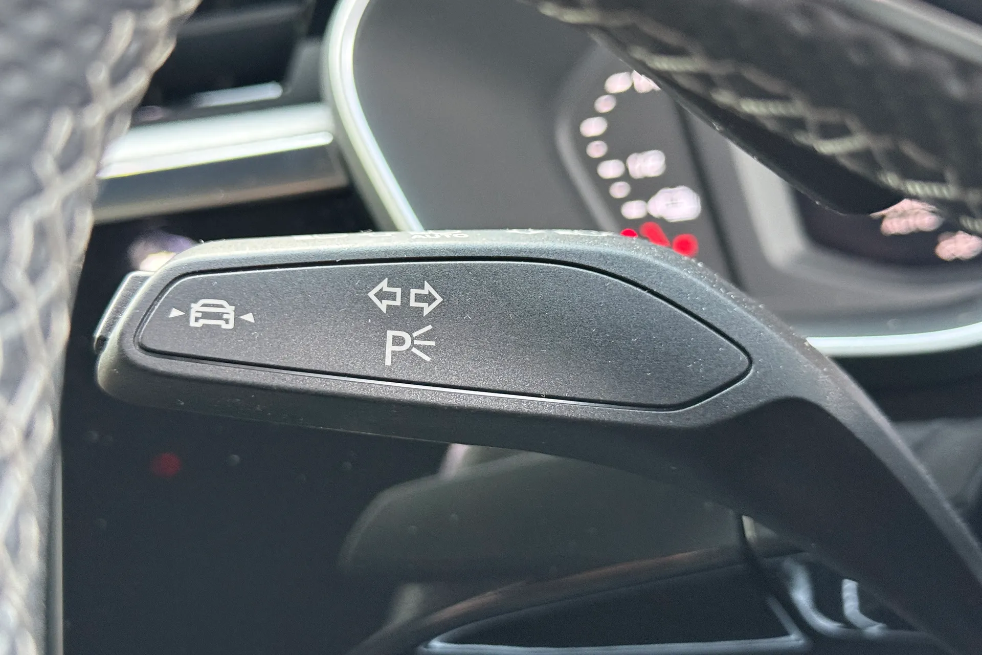 Audi Q3 thumbnail image number 17