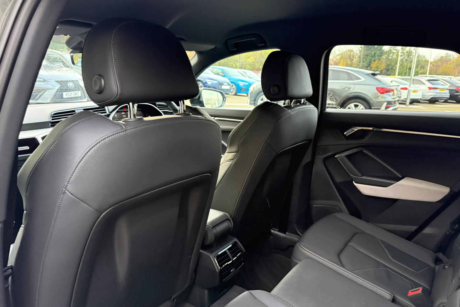 Audi Q3 thumbnail image number 45