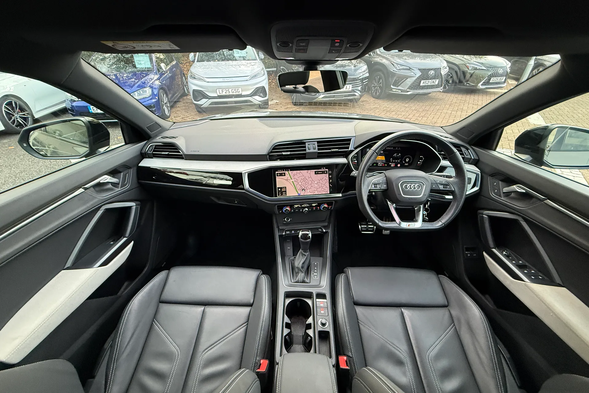 Audi Q3 thumbnail image number 3