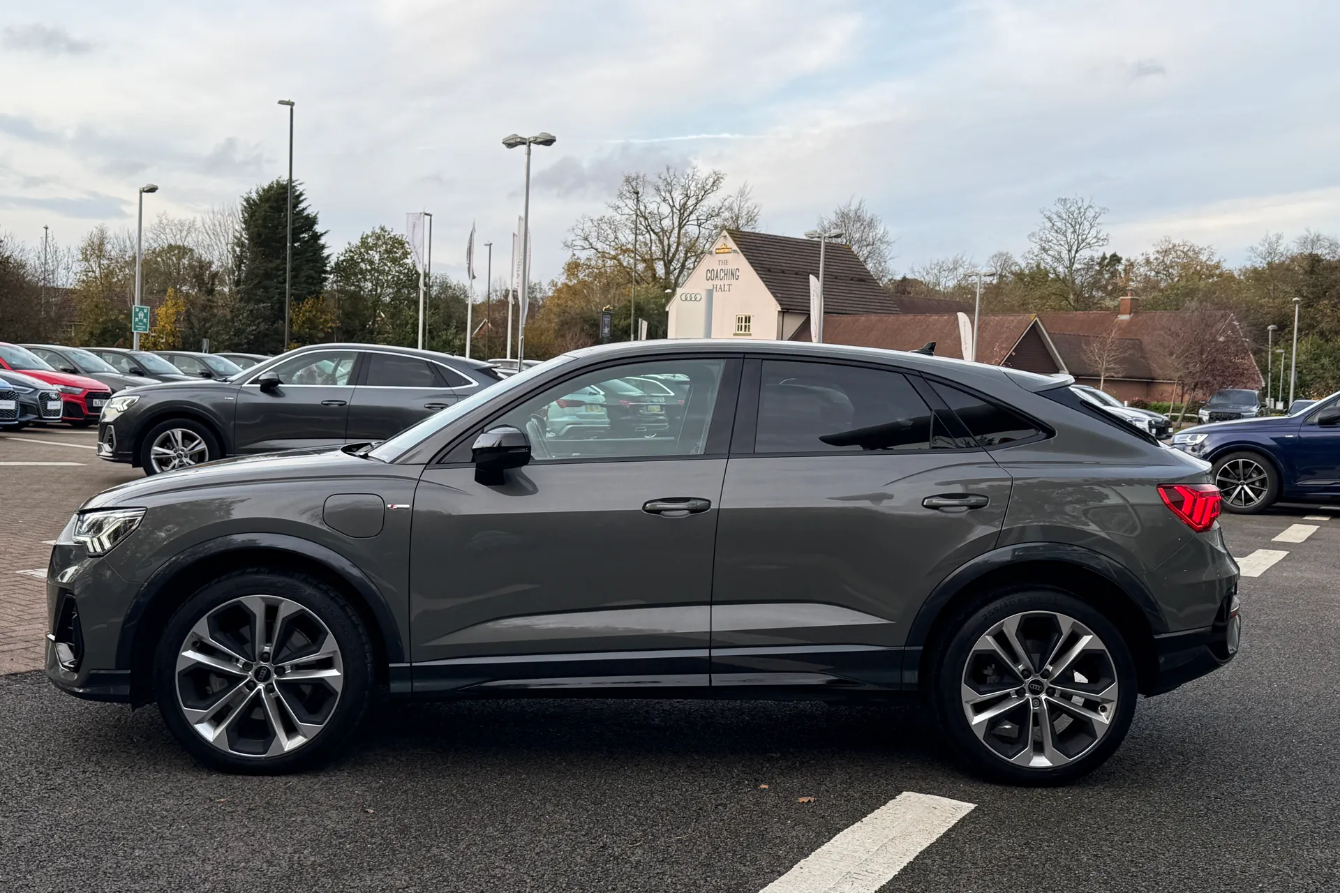 Audi Q3 thumbnail image number 44