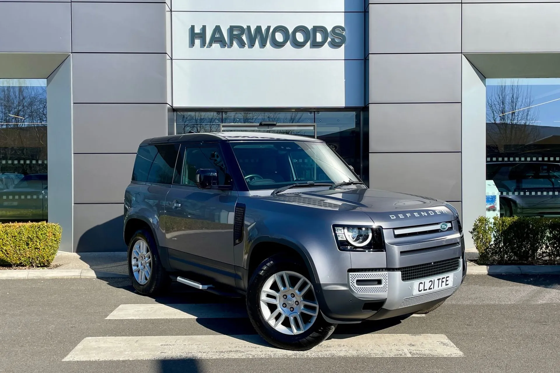 LAND ROVER DEFENDER focused image