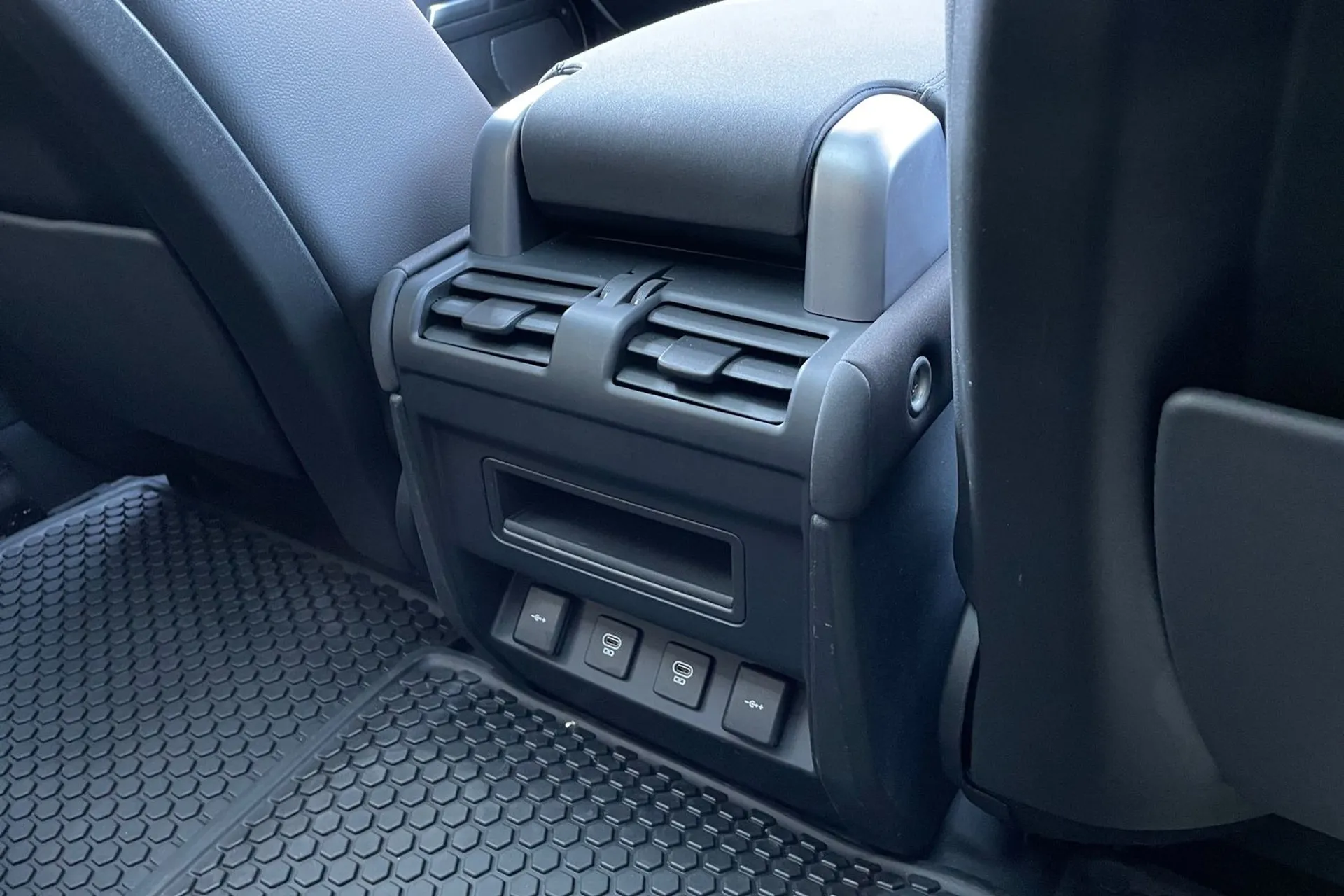 LAND ROVER DEFENDER thumbnail image number 34