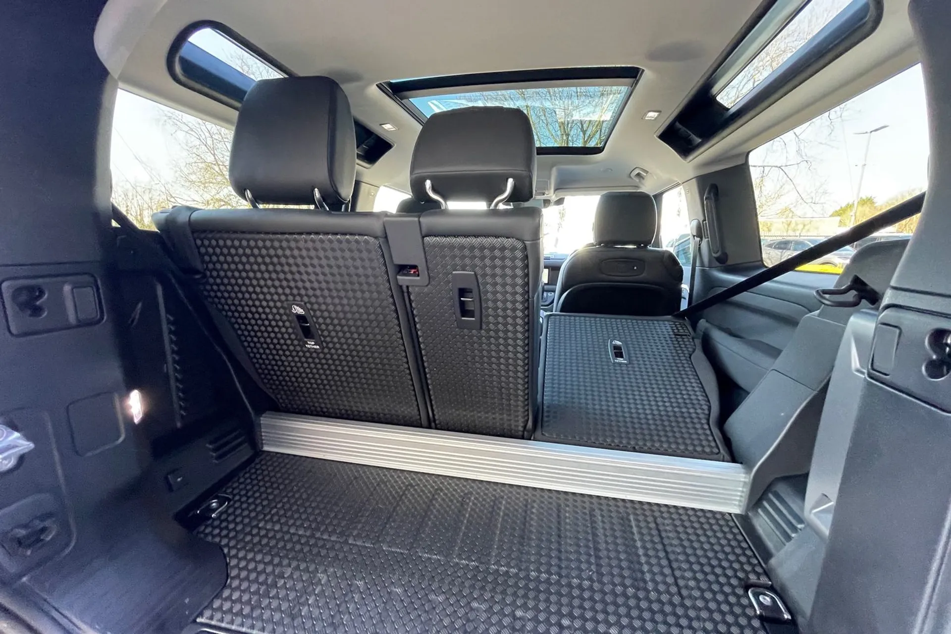 LAND ROVER DEFENDER thumbnail image number 46
