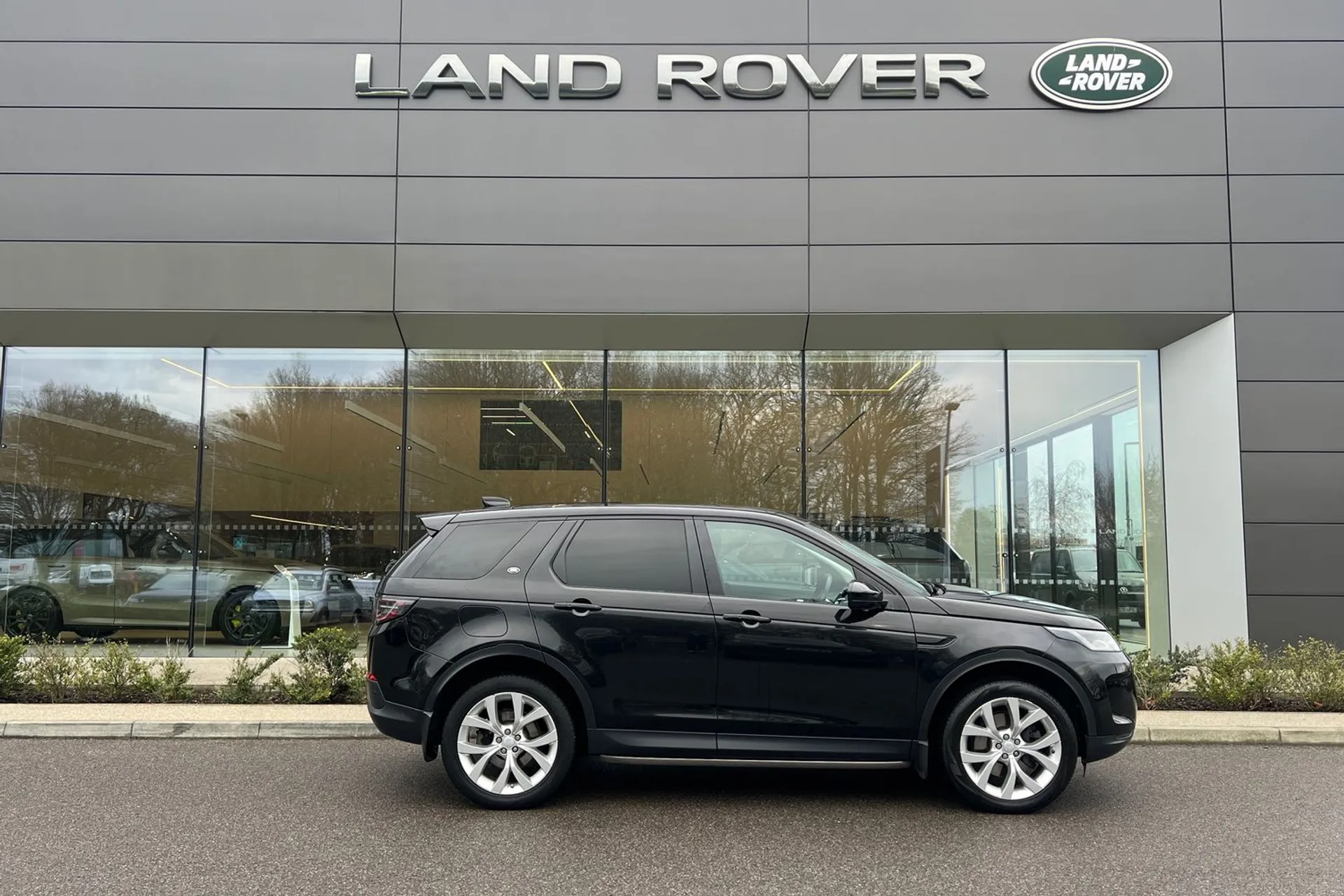 LAND ROVER DISCOVERY SPORT thumbnail image number 2