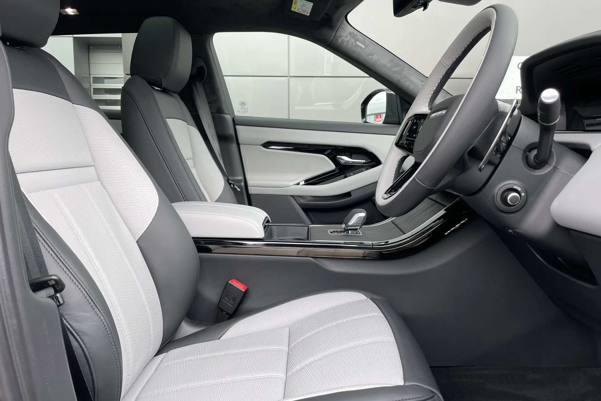 LAND ROVER RANGE ROVER EVOQUE thumbnail image number 17