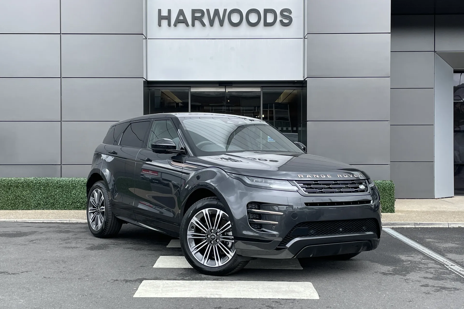 LAND ROVER RANGE ROVER EVOQUE focused image