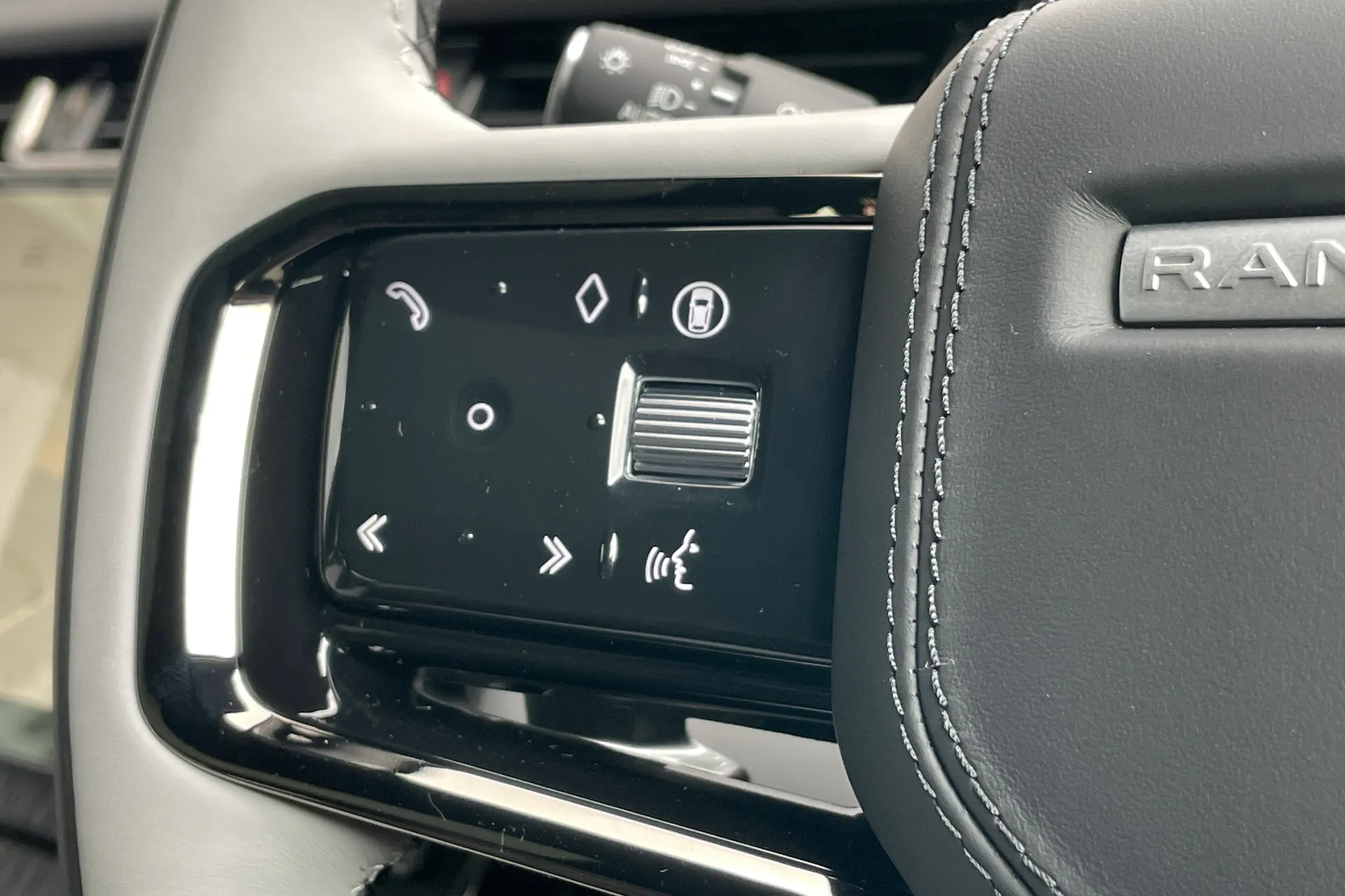 LAND ROVER RANGE ROVER EVOQUE thumbnail image number 31