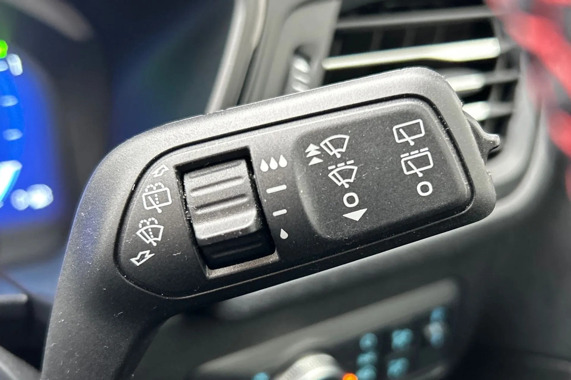 FORD KUGA thumbnail image number 60