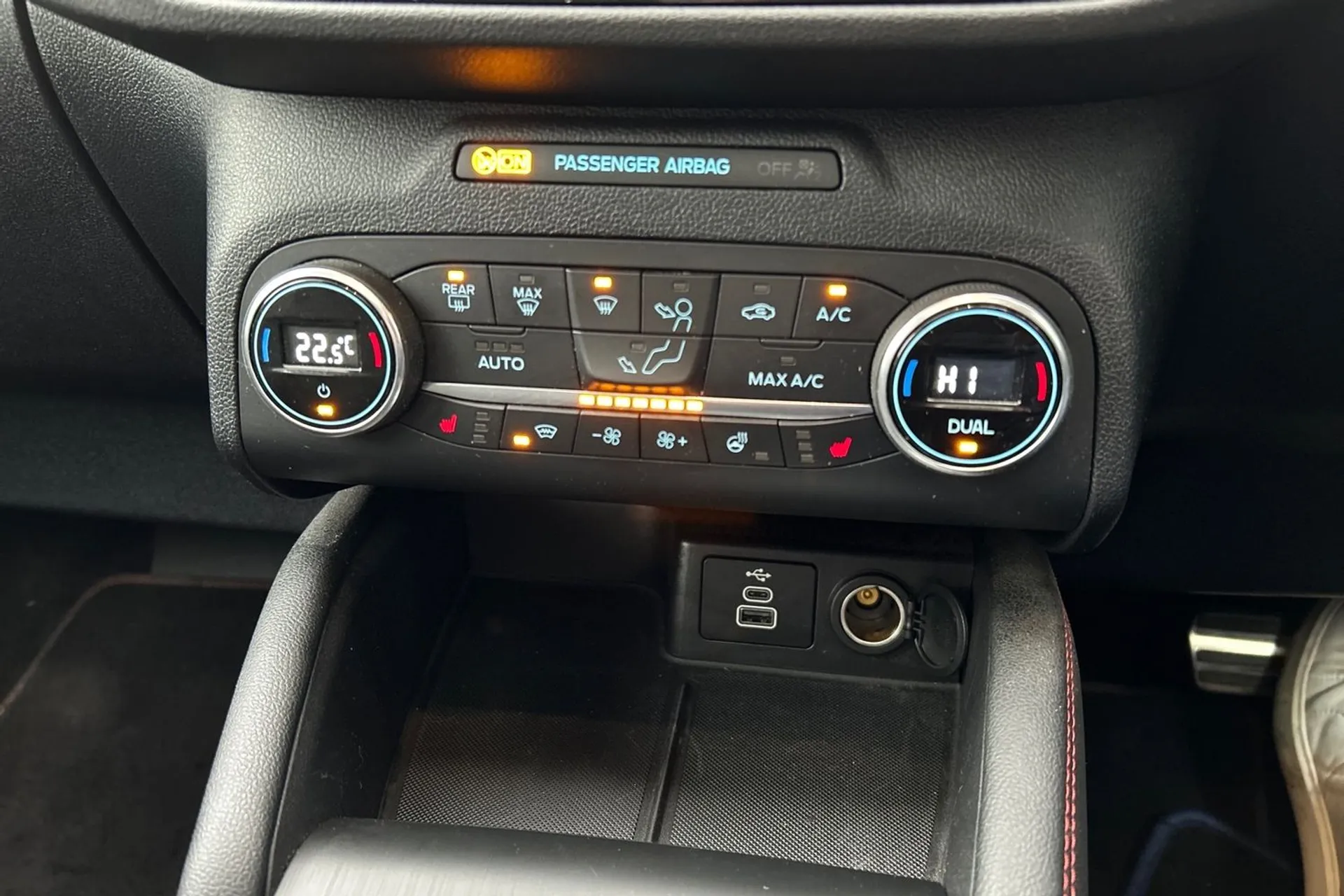 FORD KUGA thumbnail image number 48