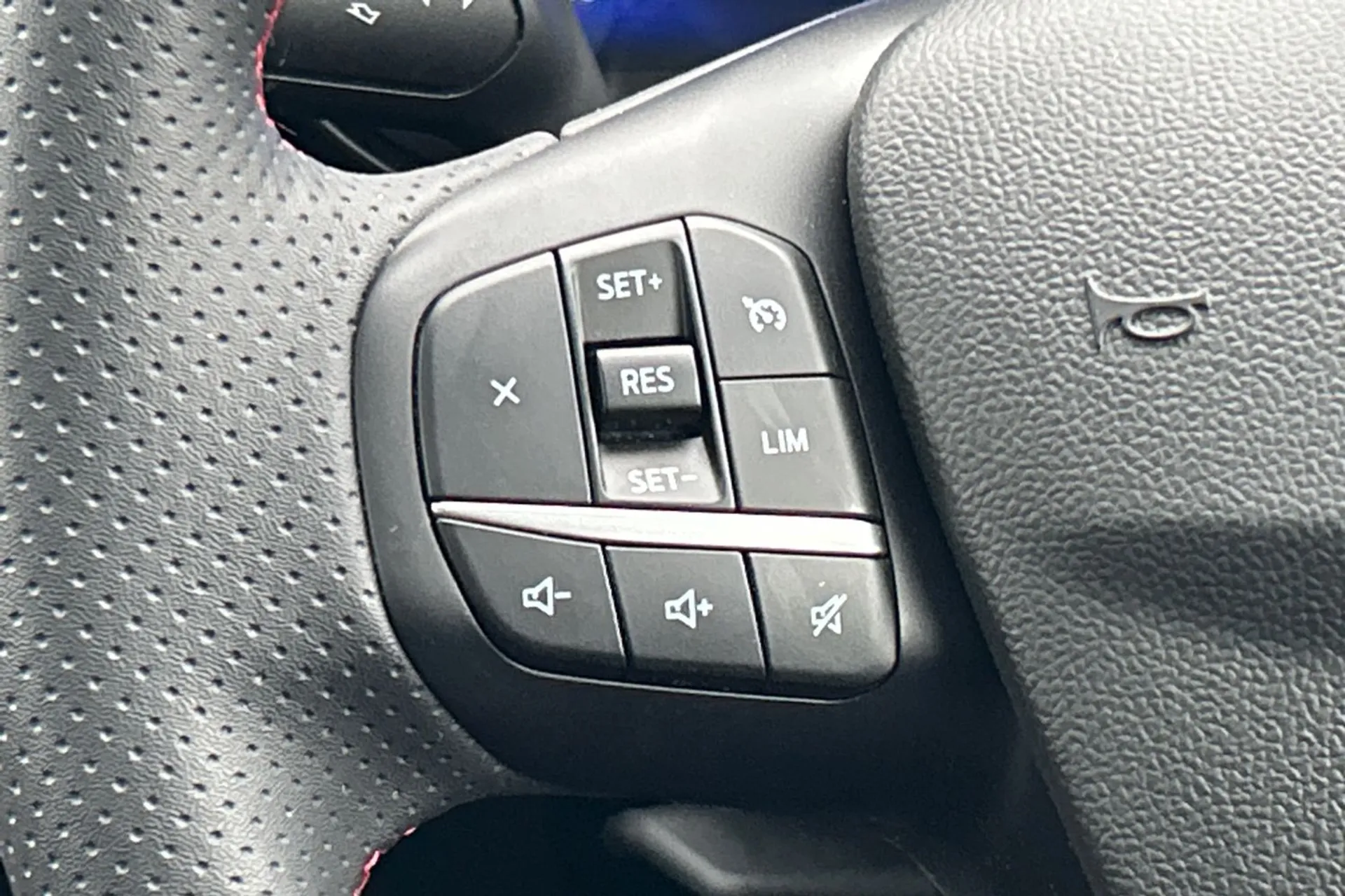 FORD KUGA thumbnail image number 44