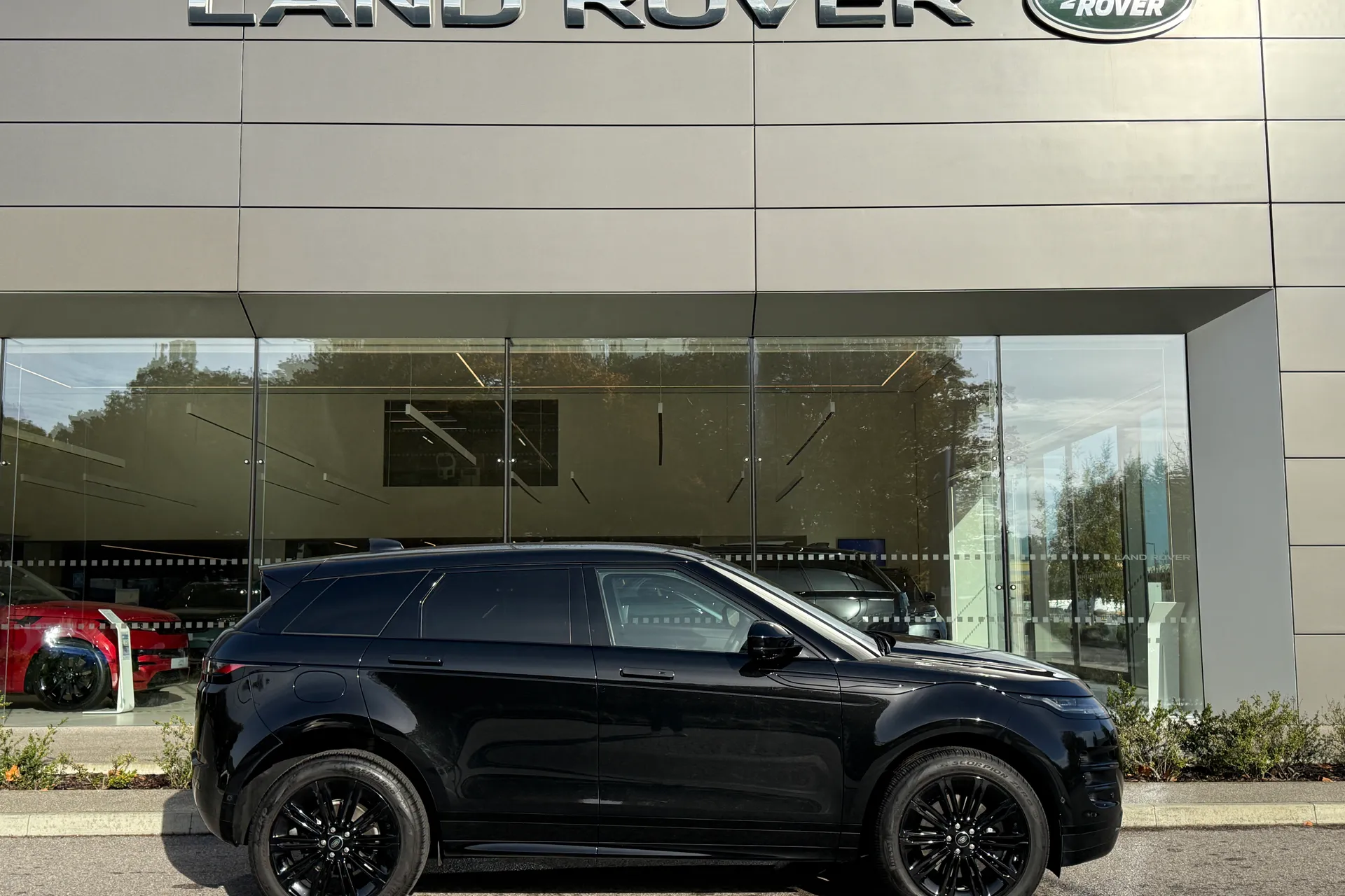 LAND ROVER RANGE ROVER EVOQUE thumbnail image number 2