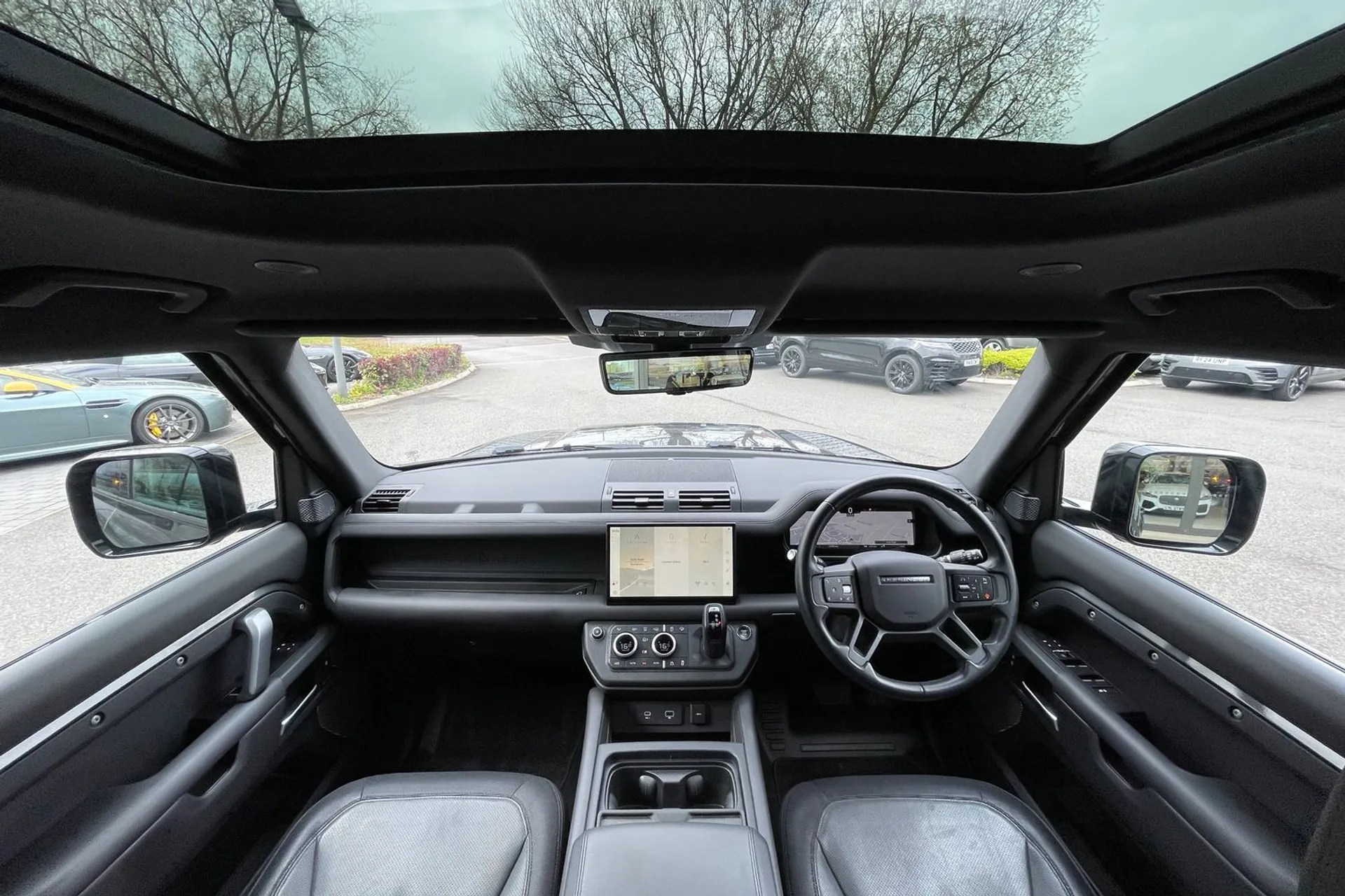LAND ROVER DEFENDER thumbnail image number 3