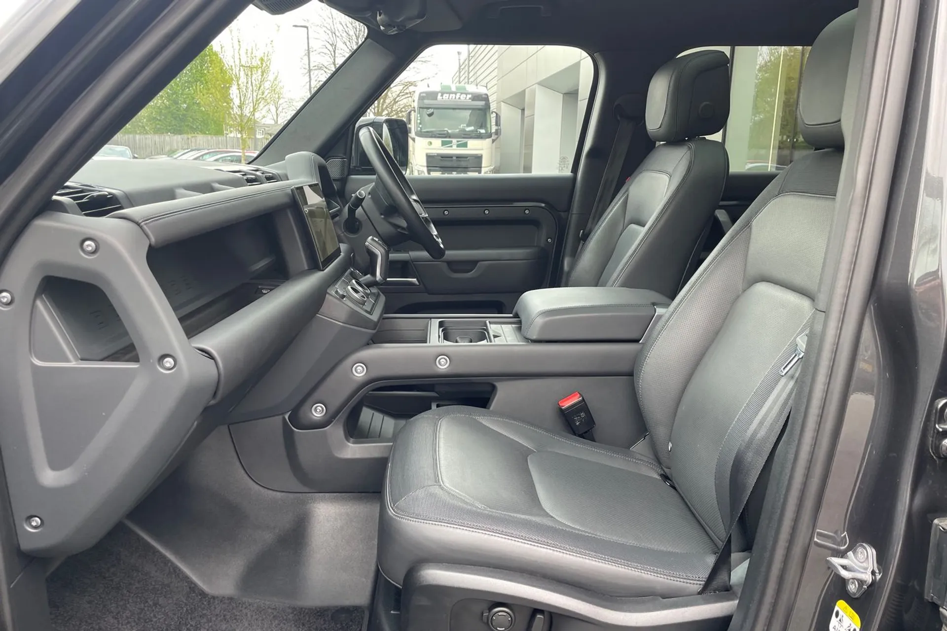 LAND ROVER DEFENDER thumbnail image number 10