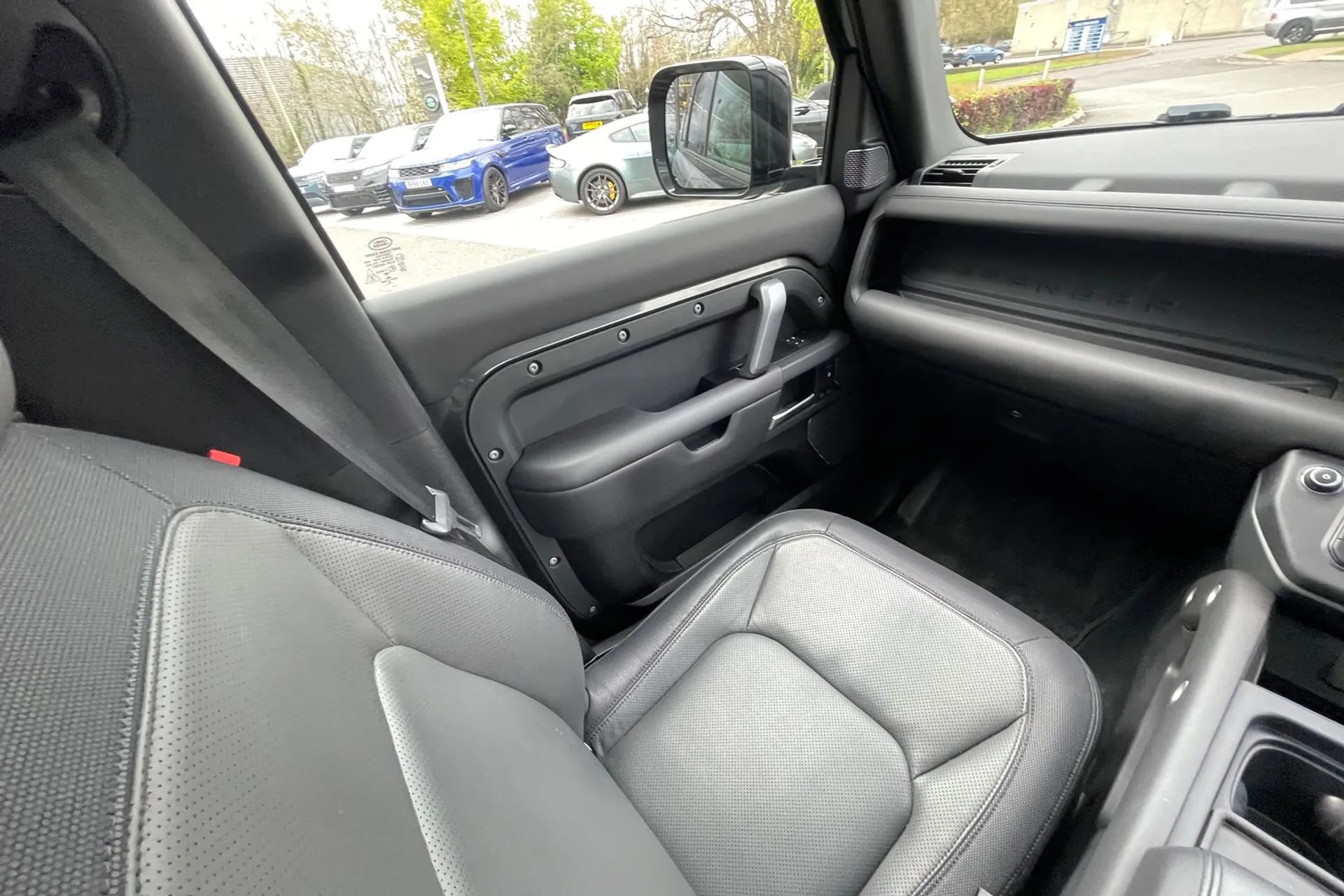 LAND ROVER DEFENDER thumbnail image number 13