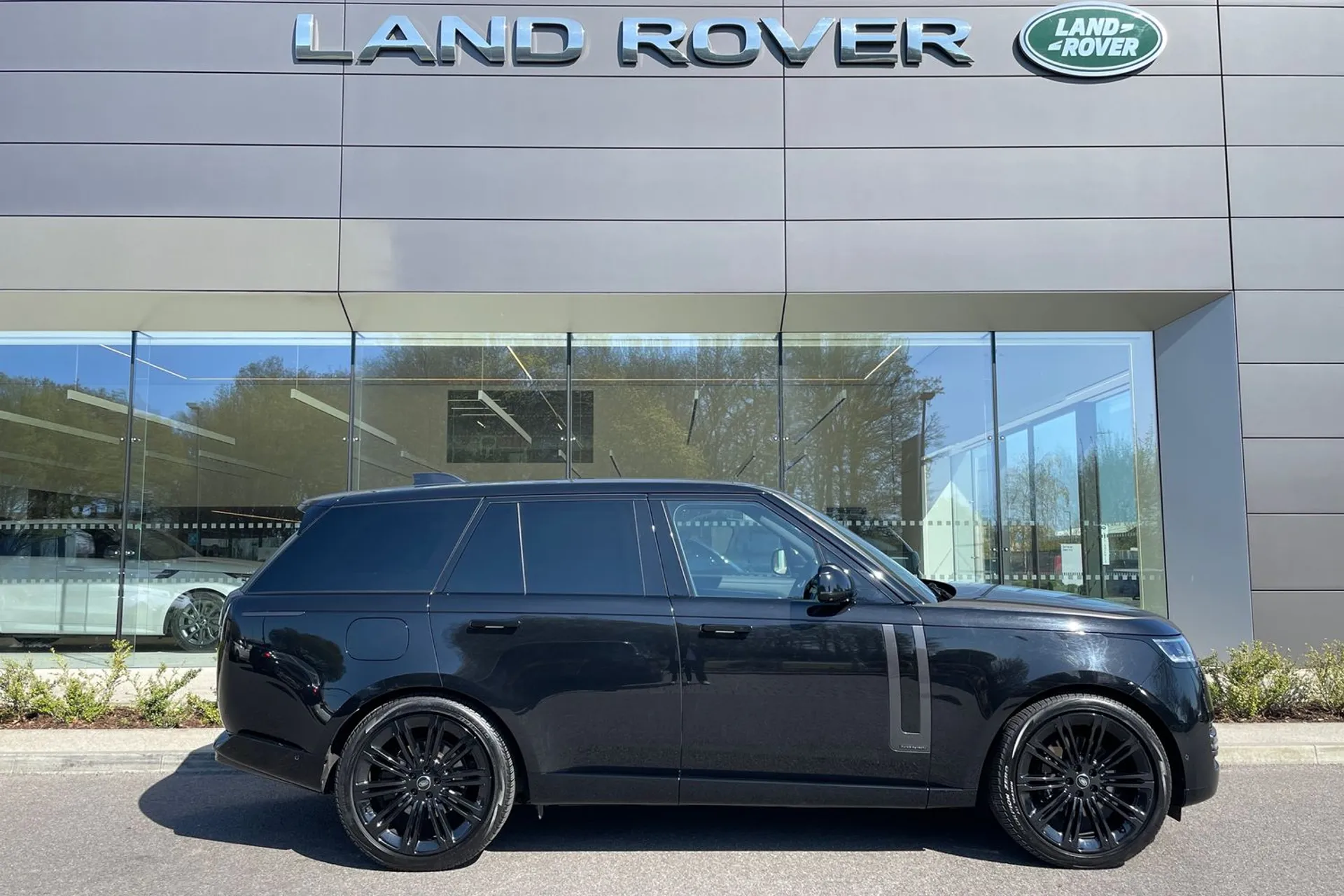 LAND ROVER RANGE ROVER thumbnail image number 2