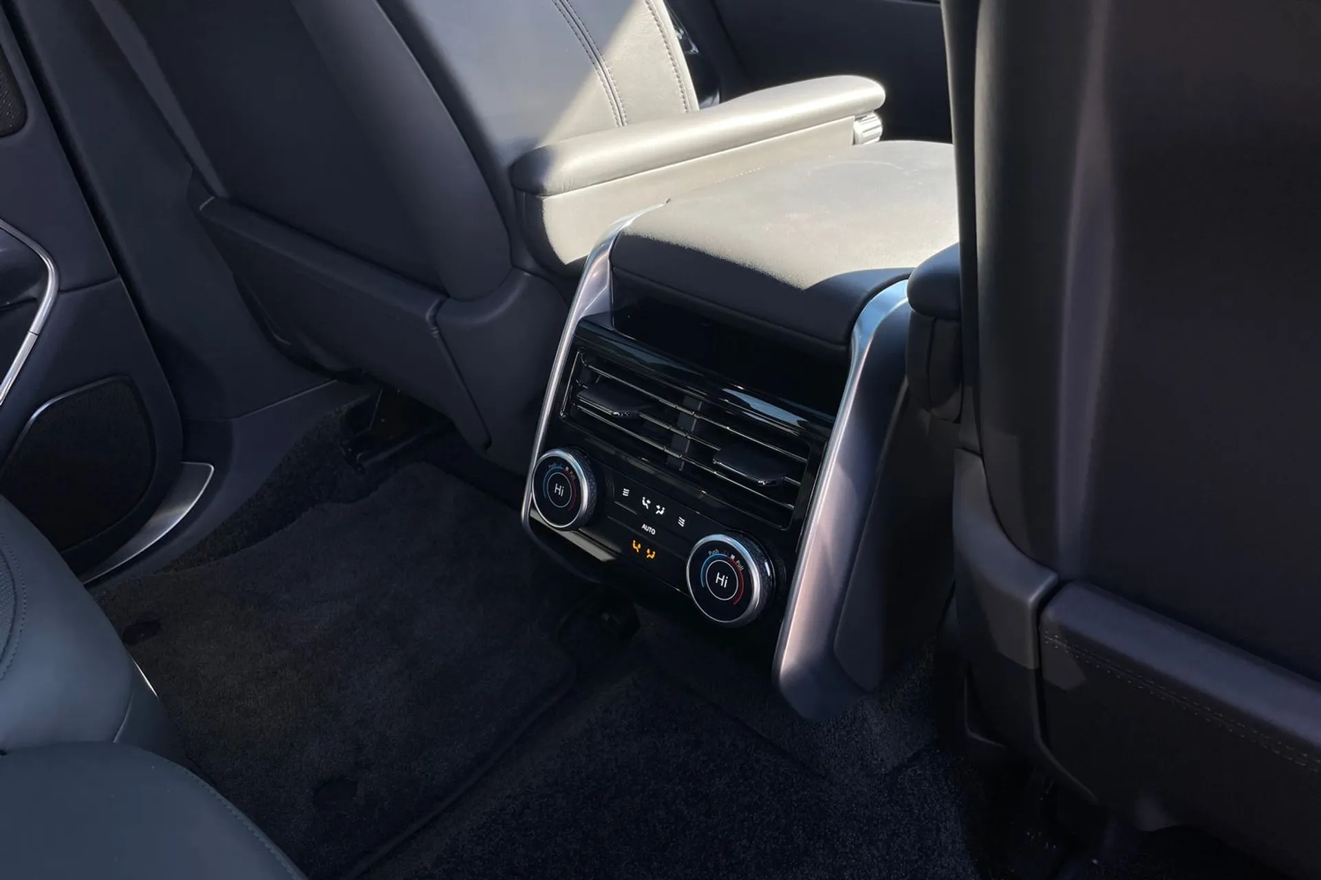 LAND ROVER RANGE ROVER thumbnail image number 32