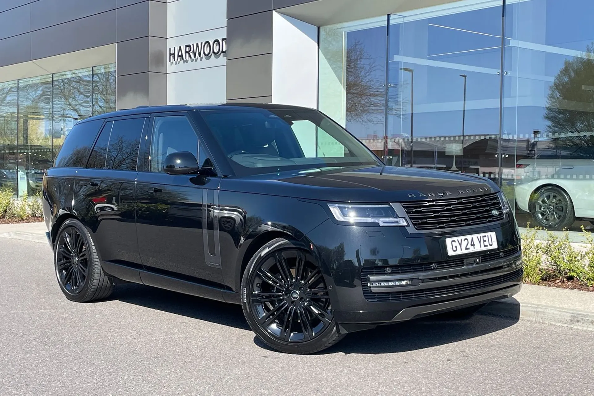 LAND ROVER RANGE ROVER focused image