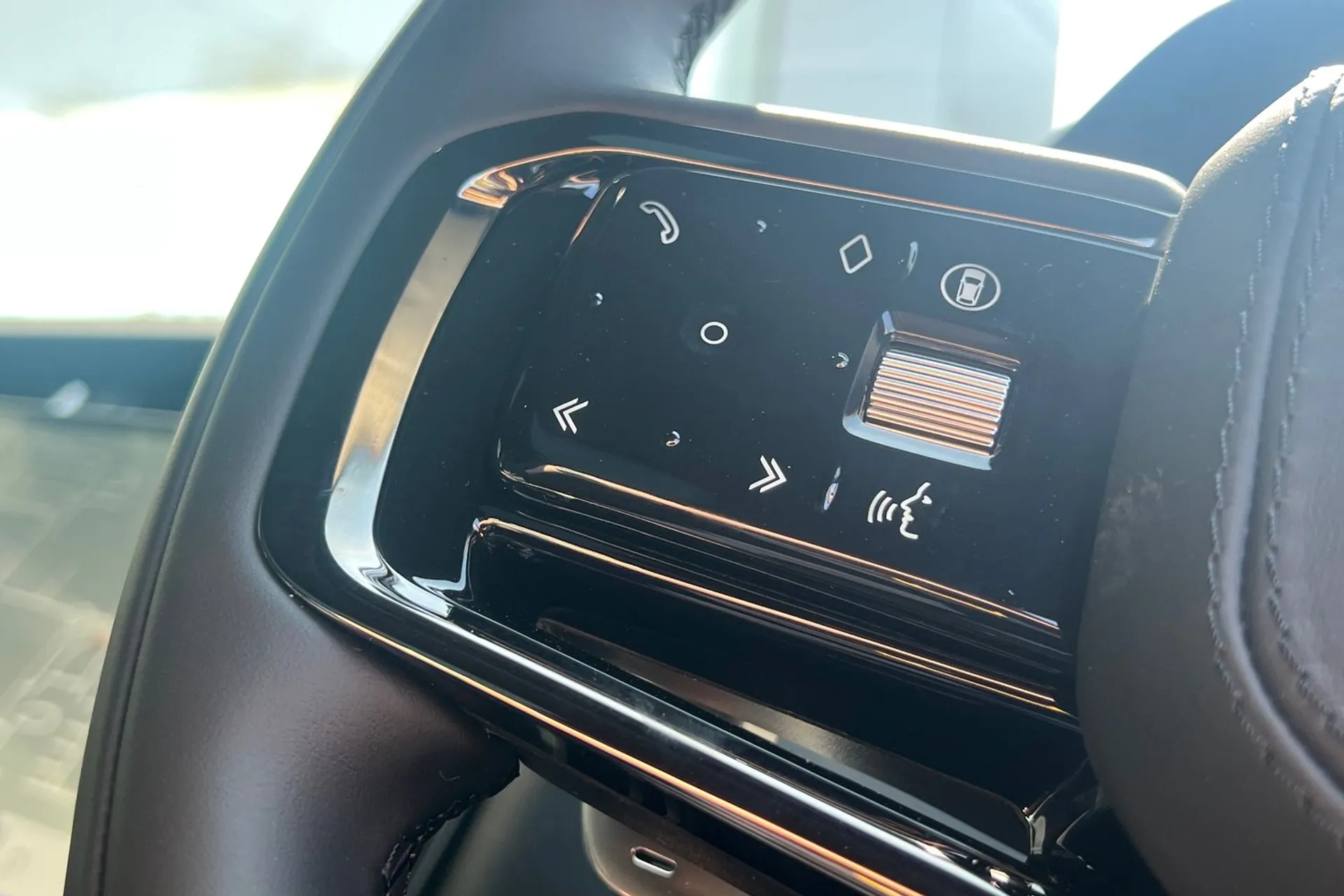 LAND ROVER RANGE ROVER EVOQUE thumbnail image number 38
