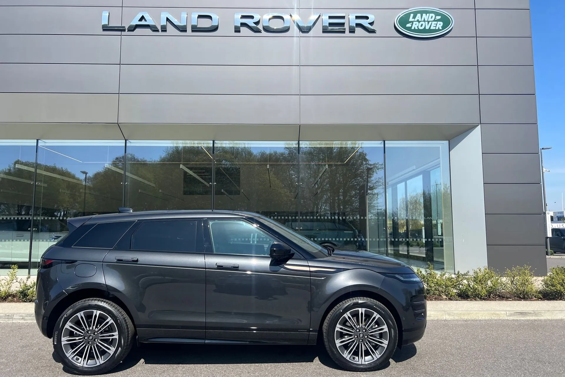 LAND ROVER RANGE ROVER EVOQUE thumbnail image number 2