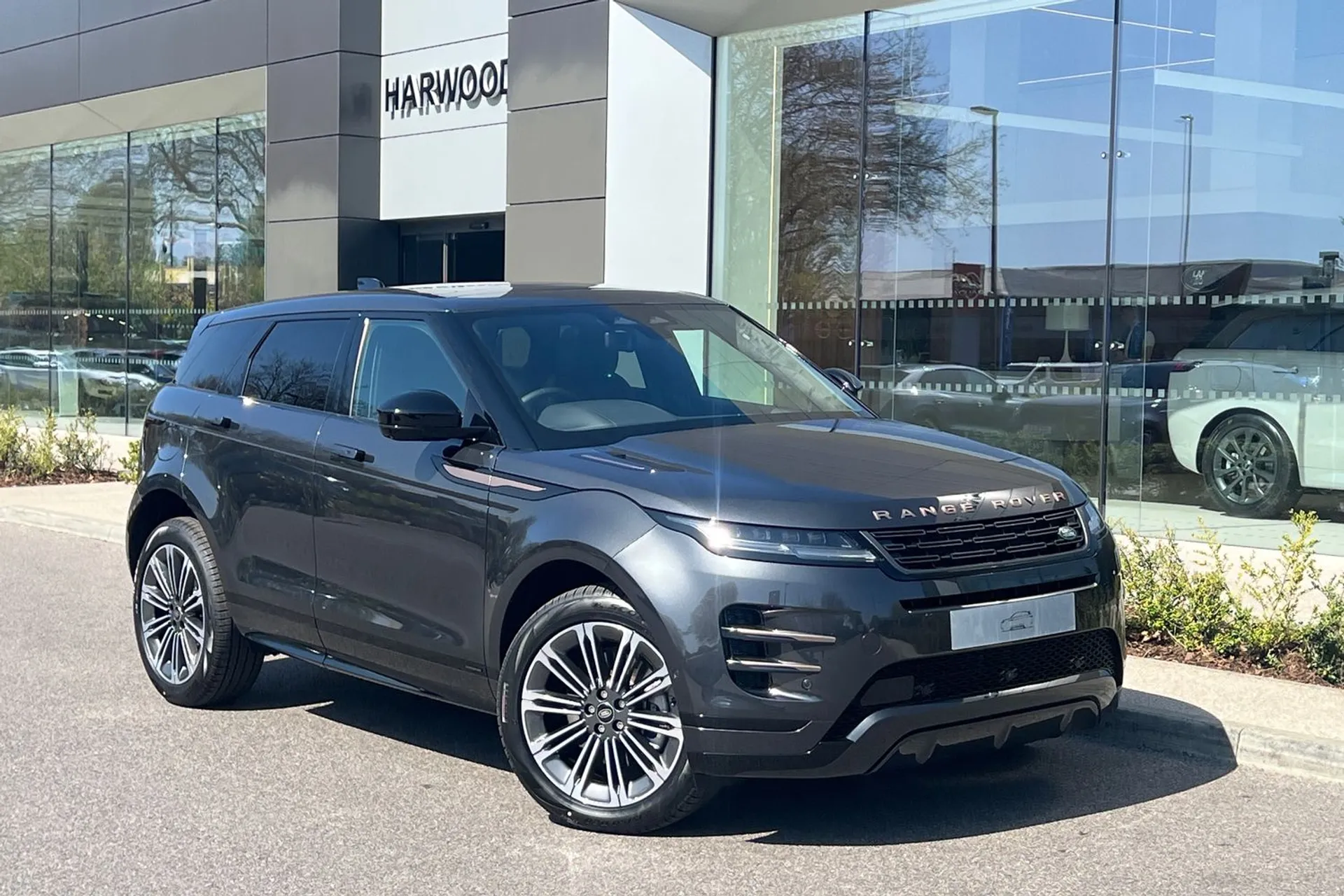 LAND ROVER RANGE ROVER EVOQUE focused image