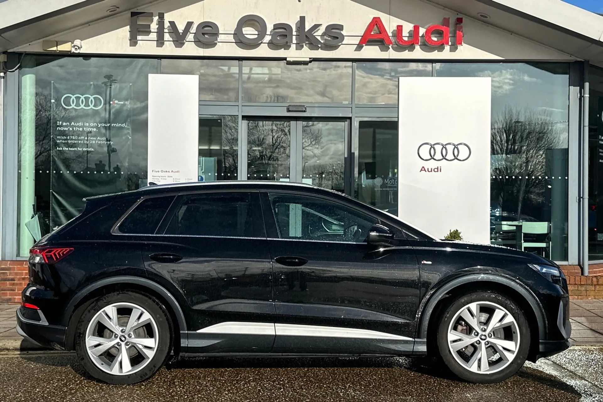 Audi Q4 thumbnail image number 2