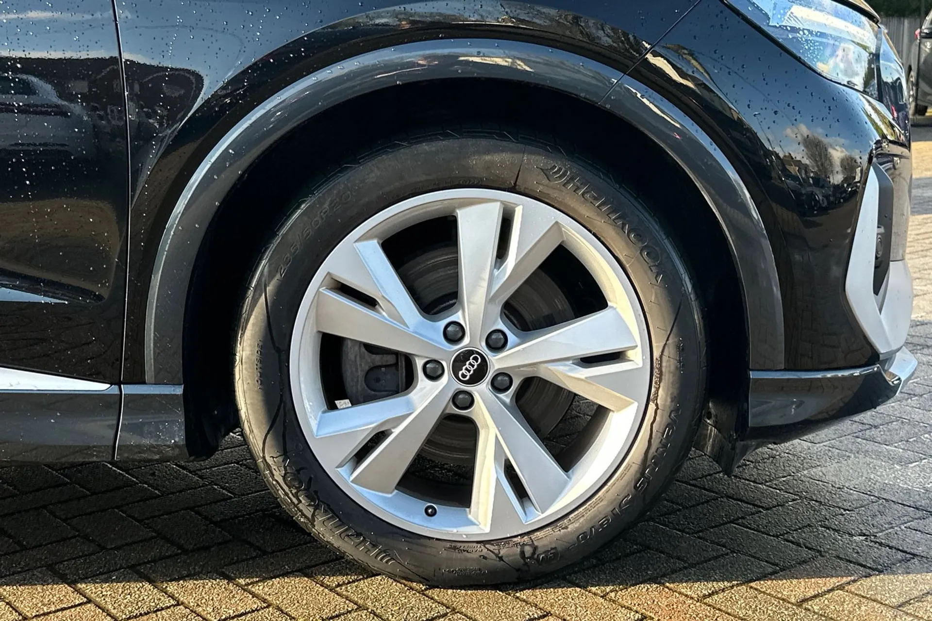 Audi Q4 thumbnail image number 9