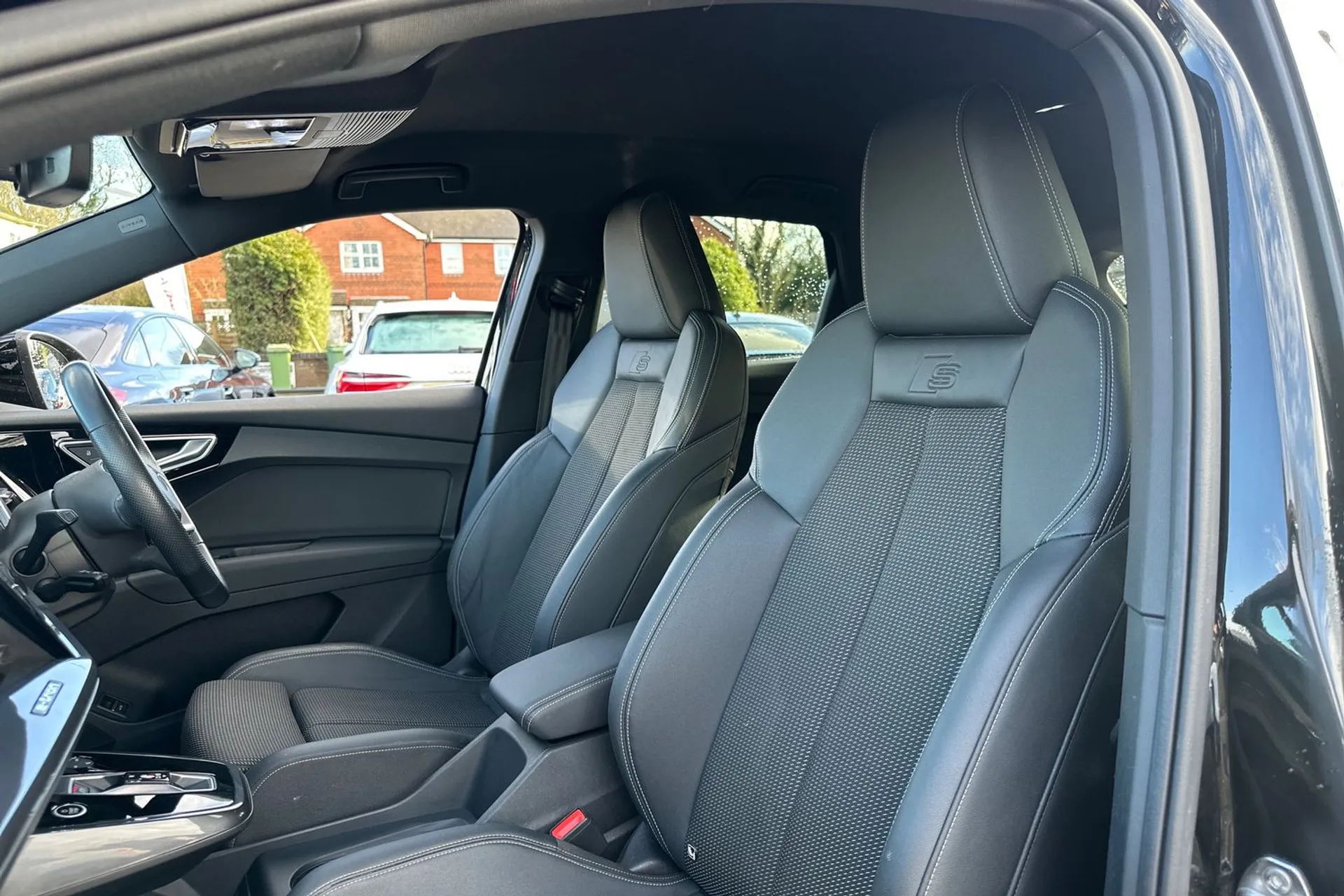 Audi Q4 thumbnail image number 33