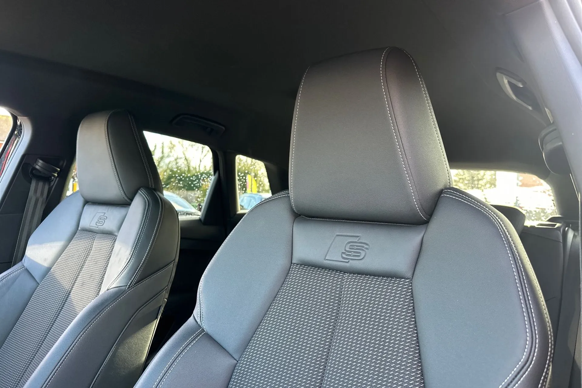 Audi Q4 thumbnail image number 34