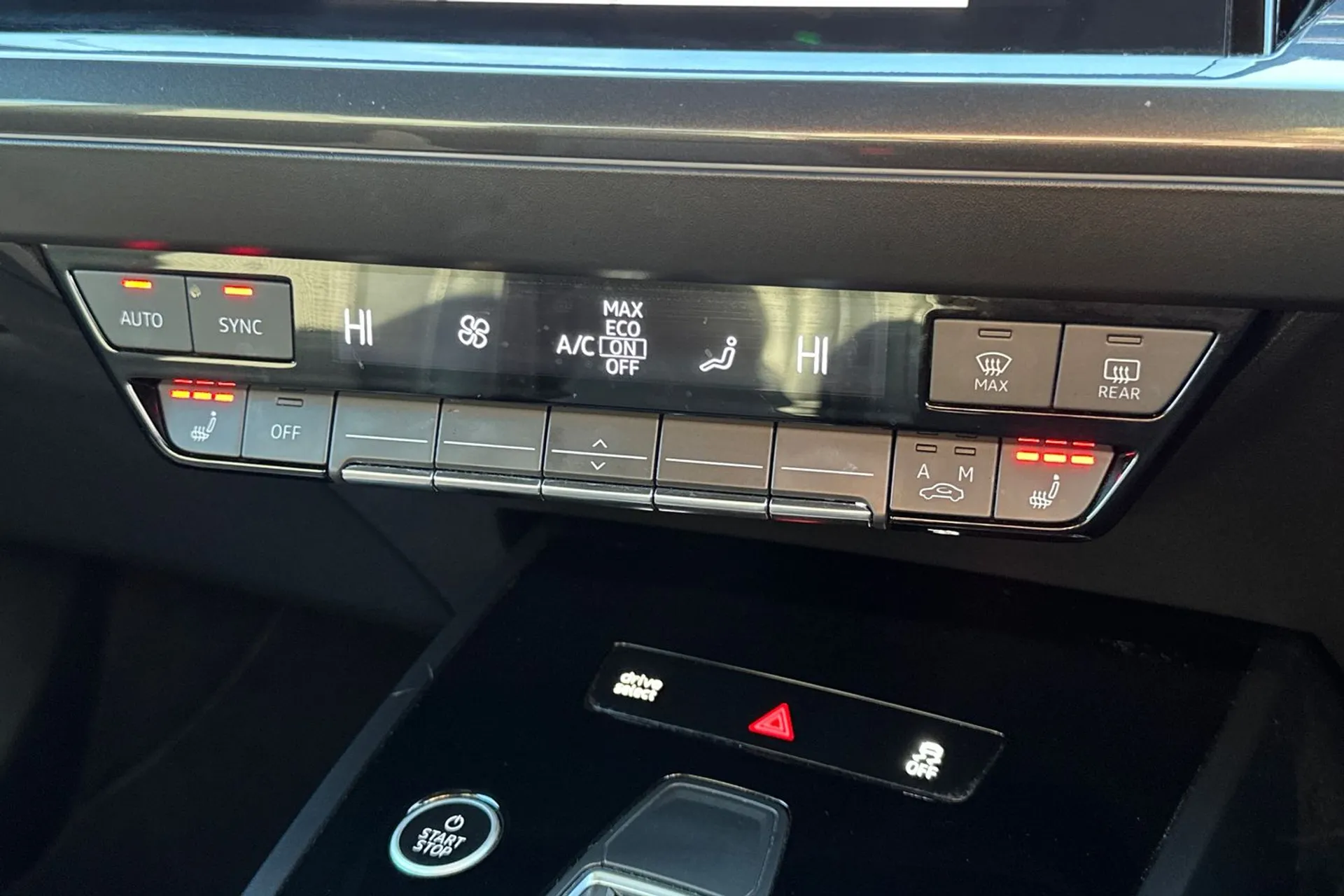 Audi Q4 thumbnail image number 14