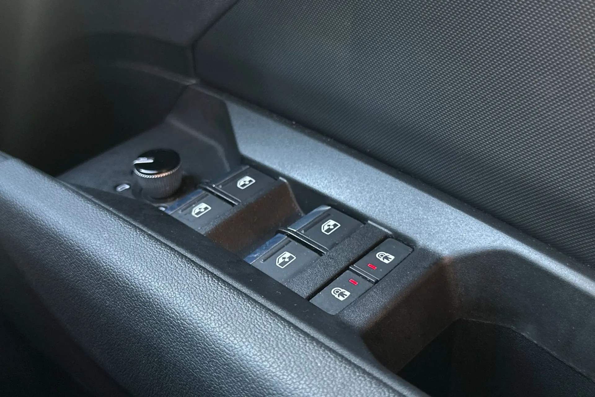 Audi Q4 thumbnail image number 15