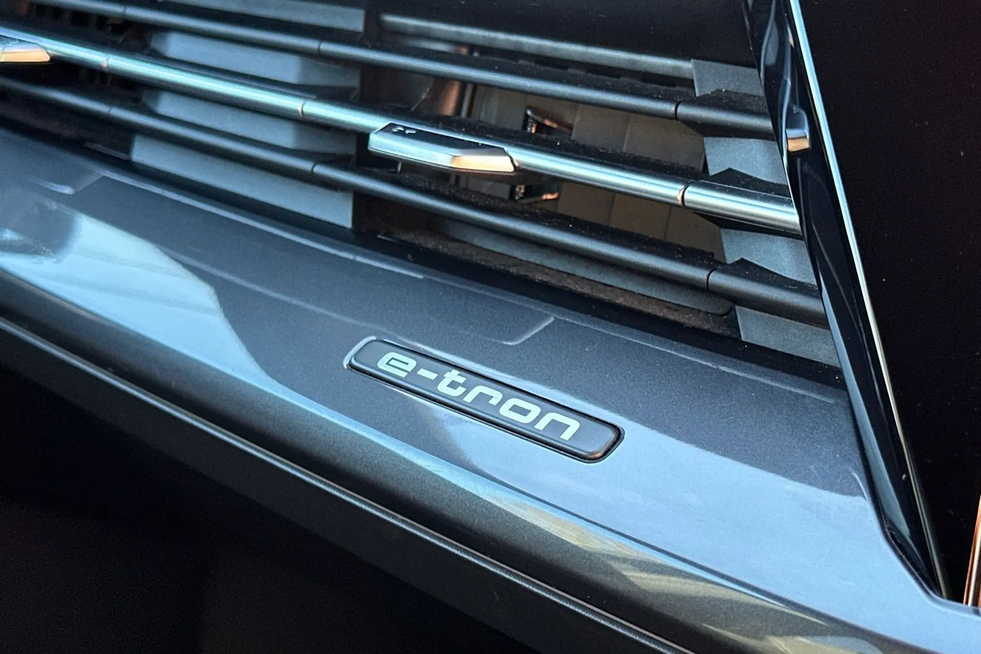 Audi Q4 thumbnail image number 13