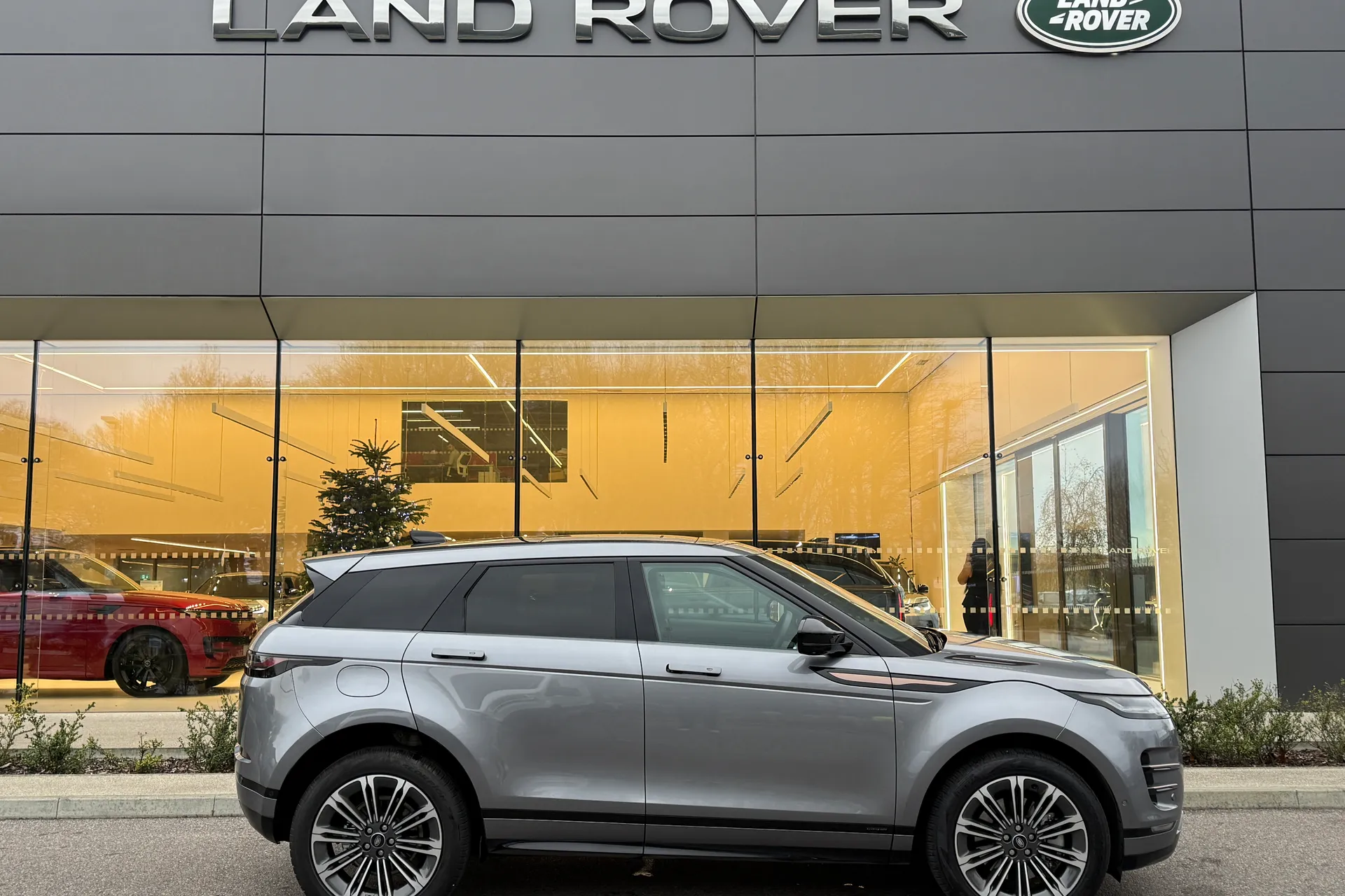 LAND ROVER RANGE ROVER EVOQUE thumbnail image number 2