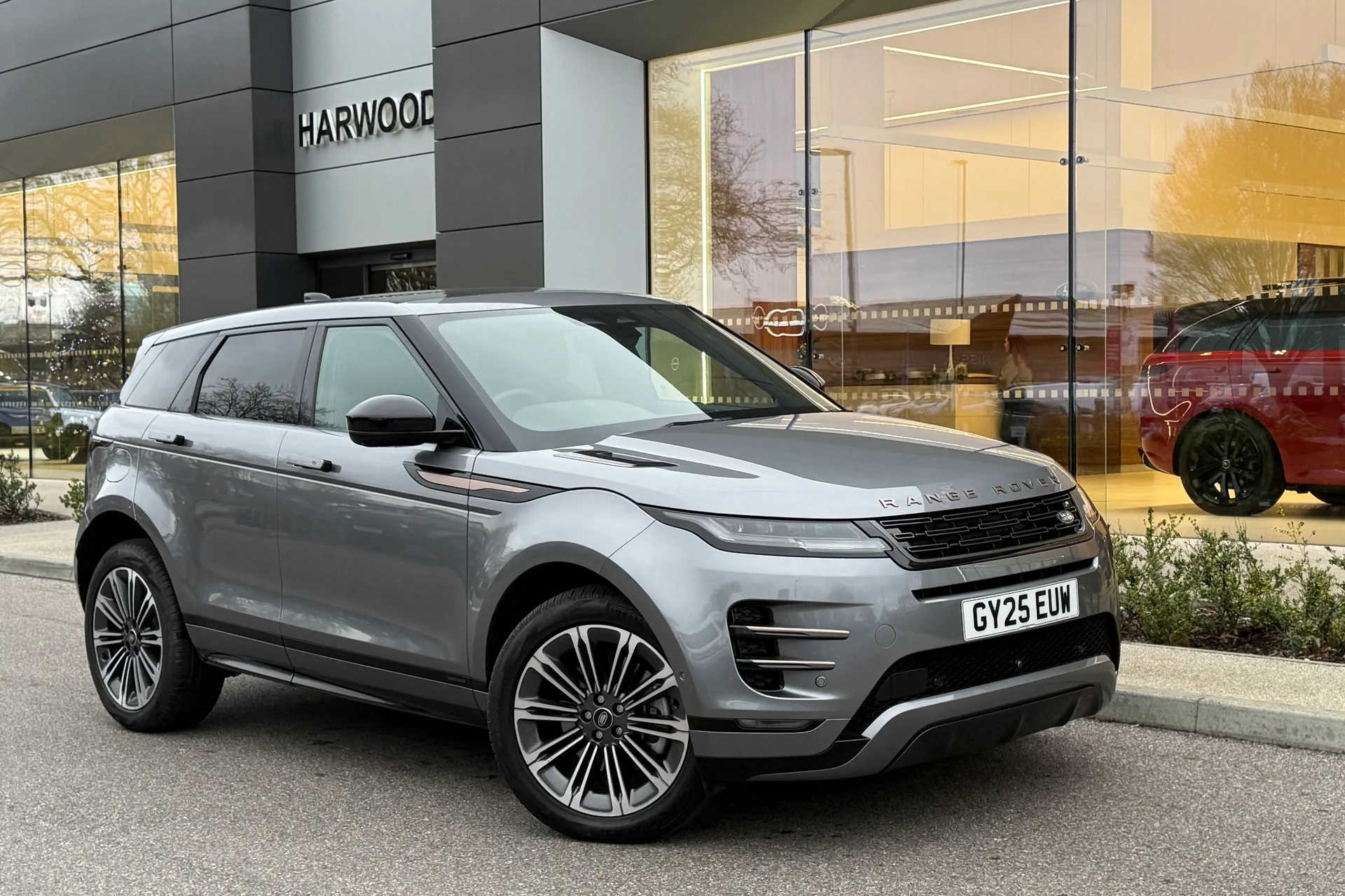 LAND ROVER RANGE ROVER EVOQUE focused image