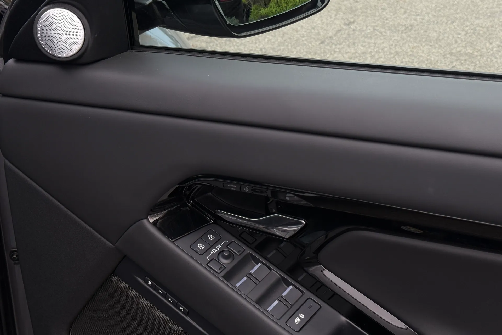 LAND ROVER RANGE ROVER EVOQUE thumbnail image number 30