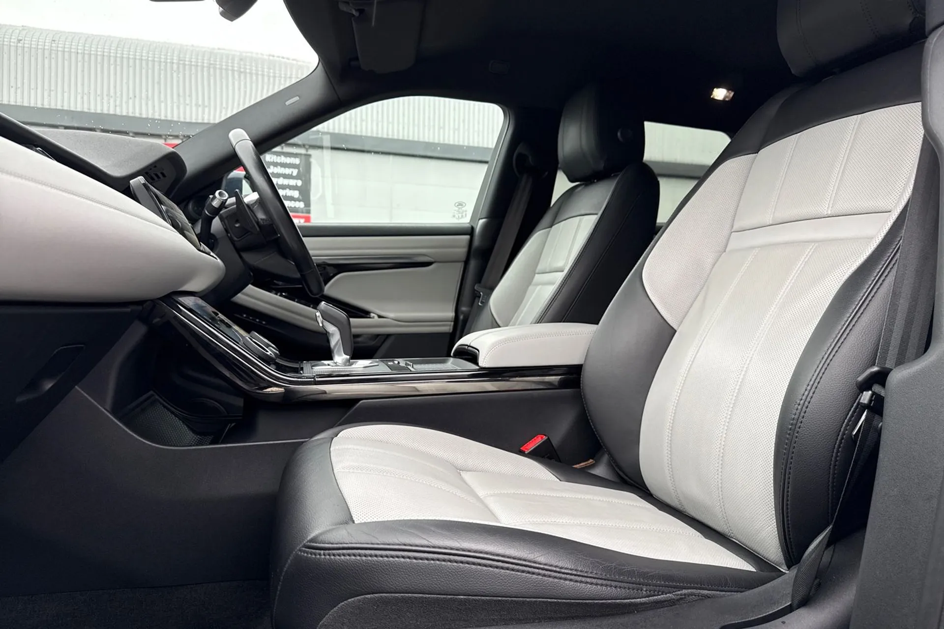 LAND ROVER RANGE ROVER EVOQUE thumbnail image number 38