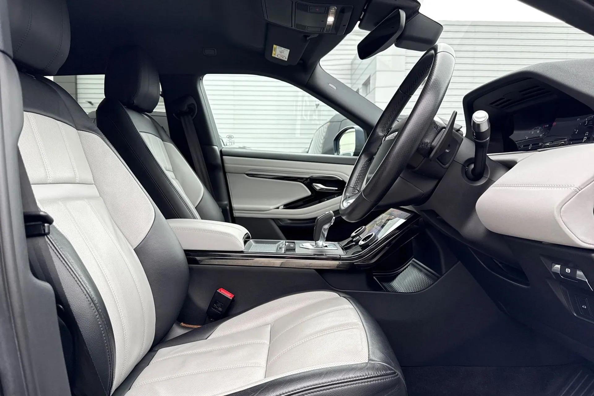 LAND ROVER RANGE ROVER EVOQUE thumbnail image number 18