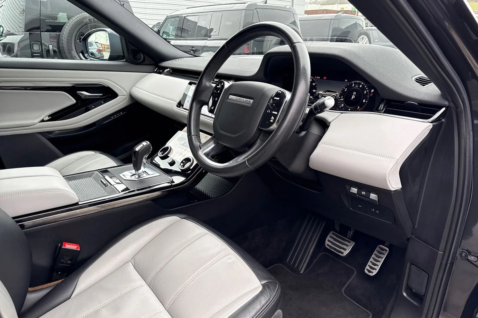 LAND ROVER RANGE ROVER EVOQUE thumbnail image number 17