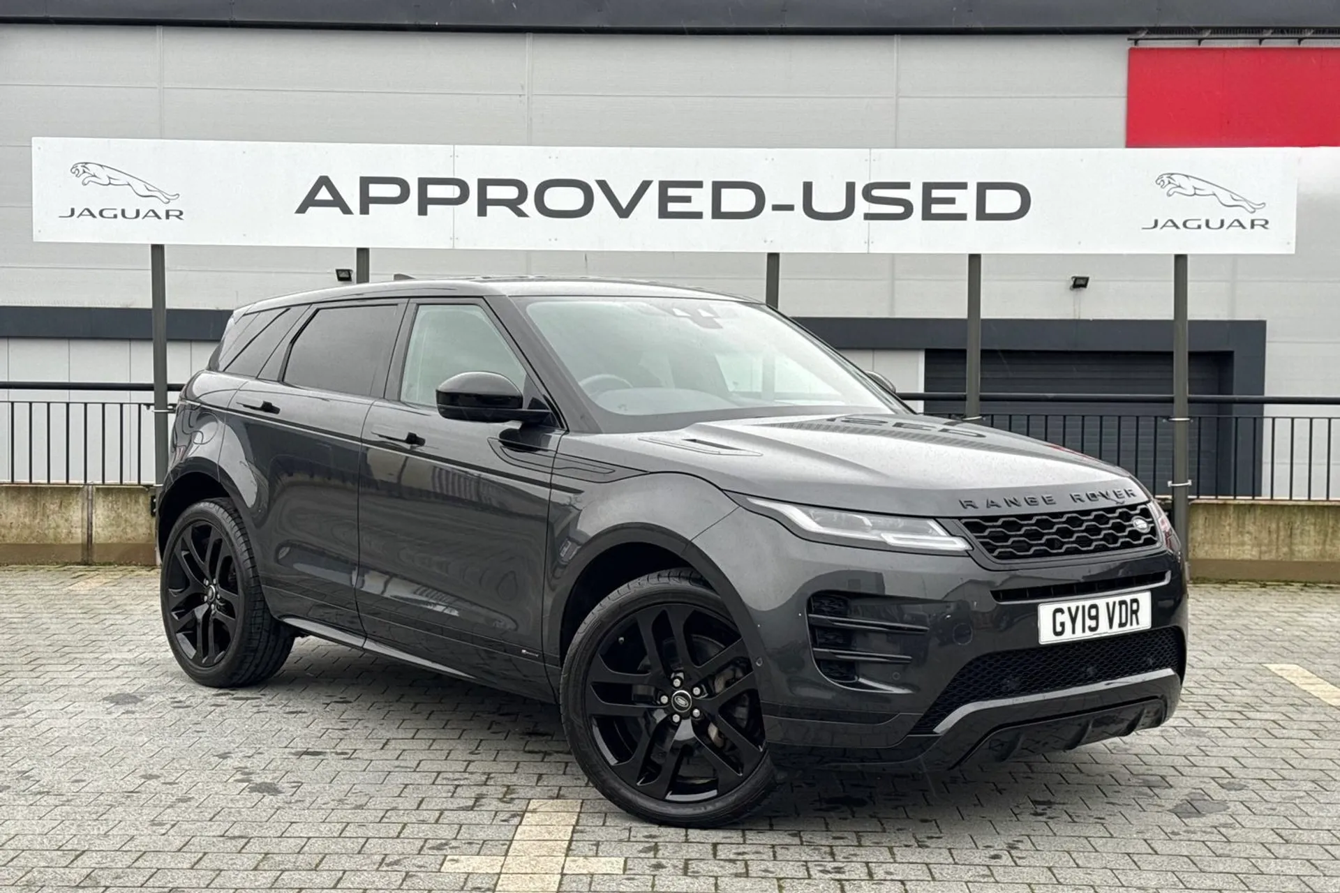 LAND ROVER RANGE ROVER EVOQUE focused image